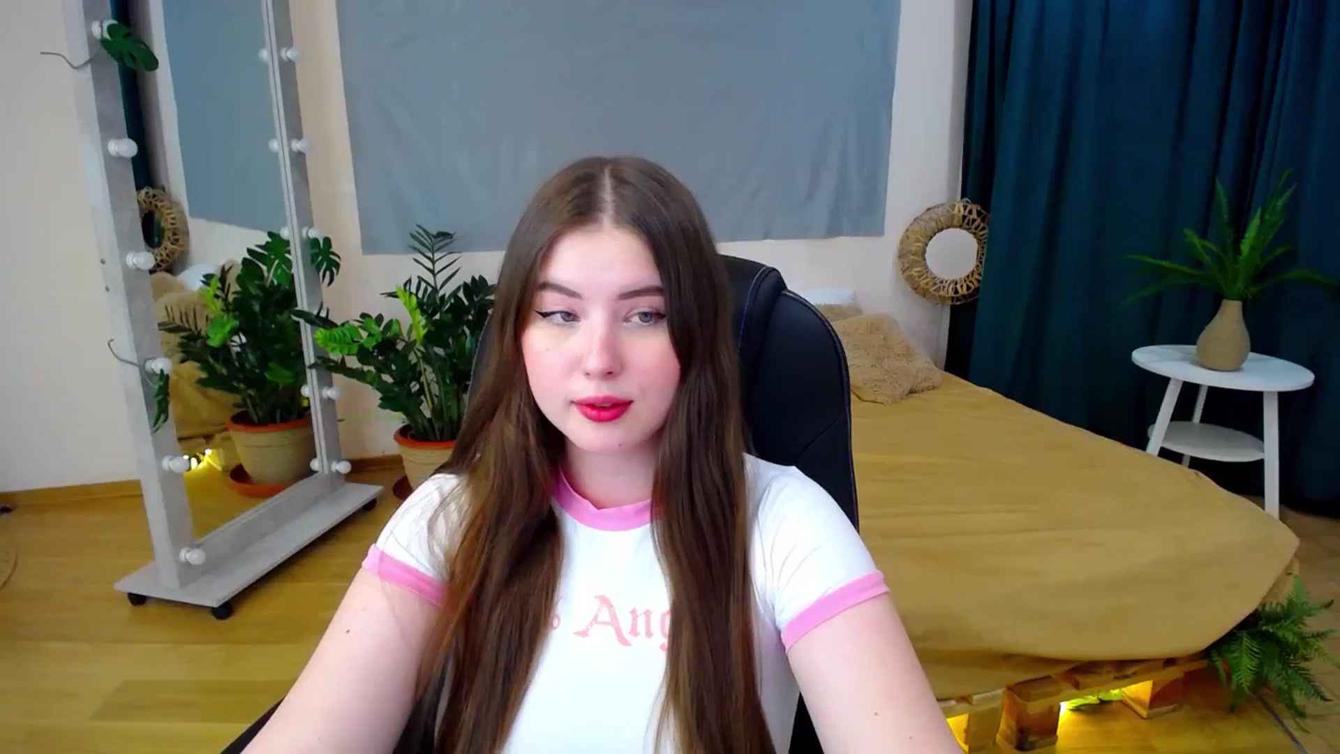 Gallery image thumbnail from AdmireMyEyes's myfreecams stream on, 06/29/2024, 21:37 image 6 of 20