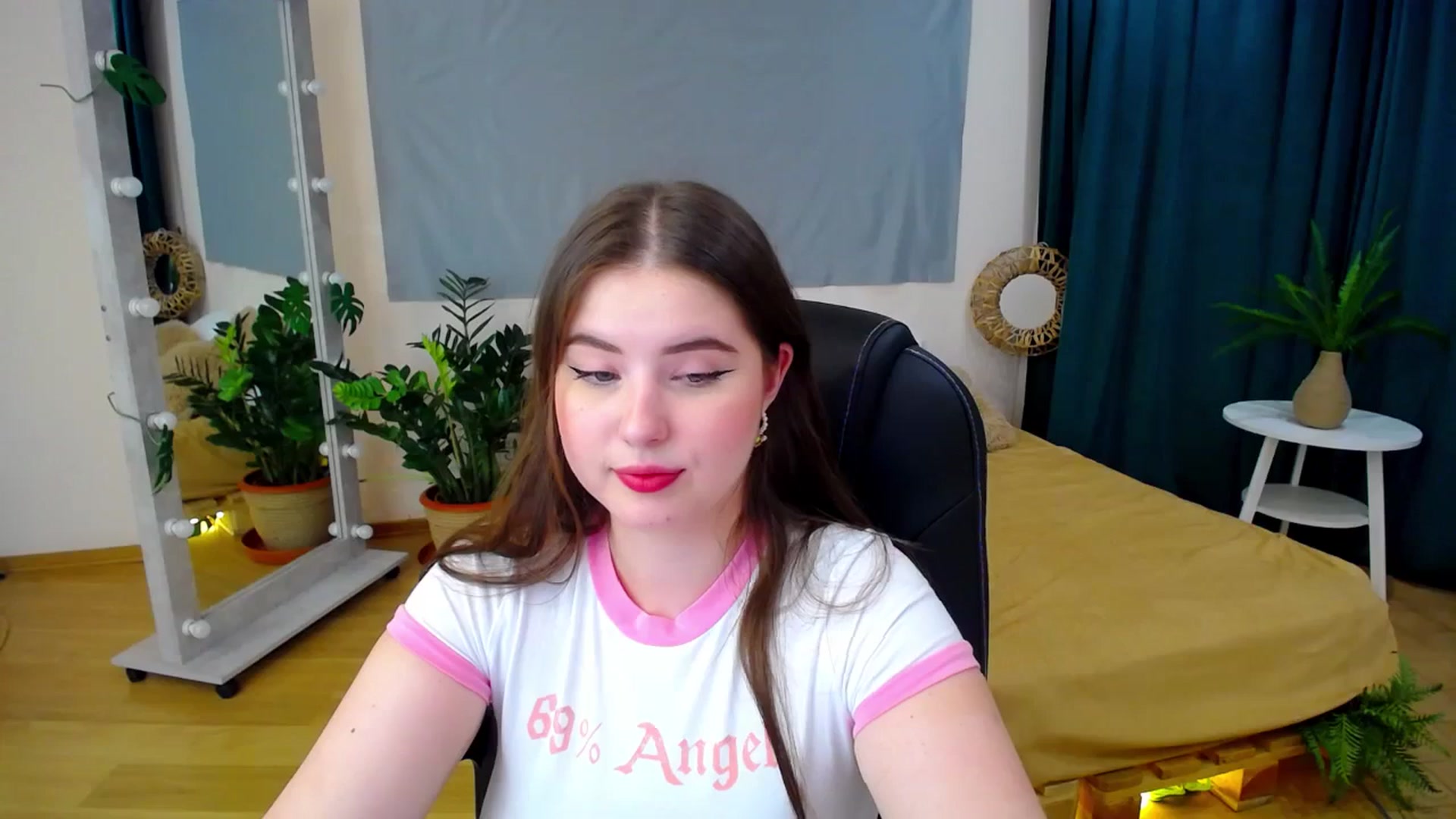 Gallery image thumbnail from AdmireMyEyes's myfreecams stream on, 06/29/2024, 23:27 image 18 of 20