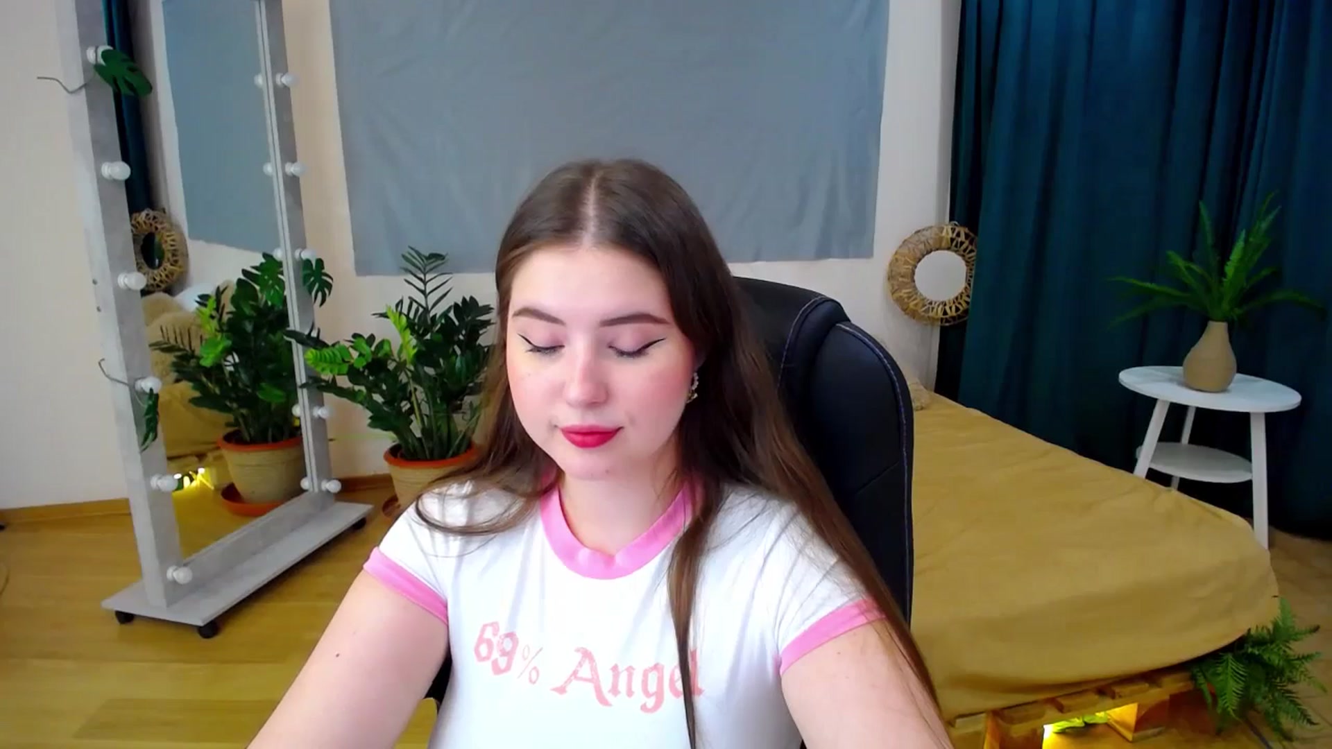Gallery image thumbnail from AdmireMyEyes's myfreecams stream on, 06/29/2024, 23:27 image 20 of 20