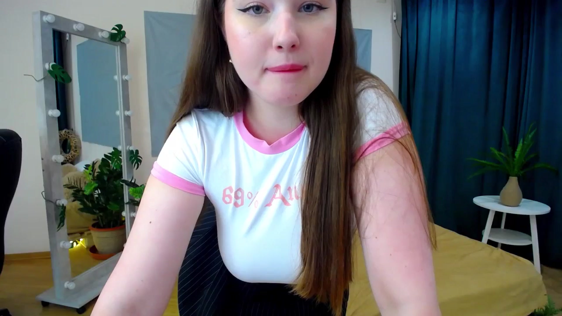 Gallery image thumbnail from AdmireMyEyes's myfreecams stream on, 06/29/2024, 23:27 image 2 of 20
