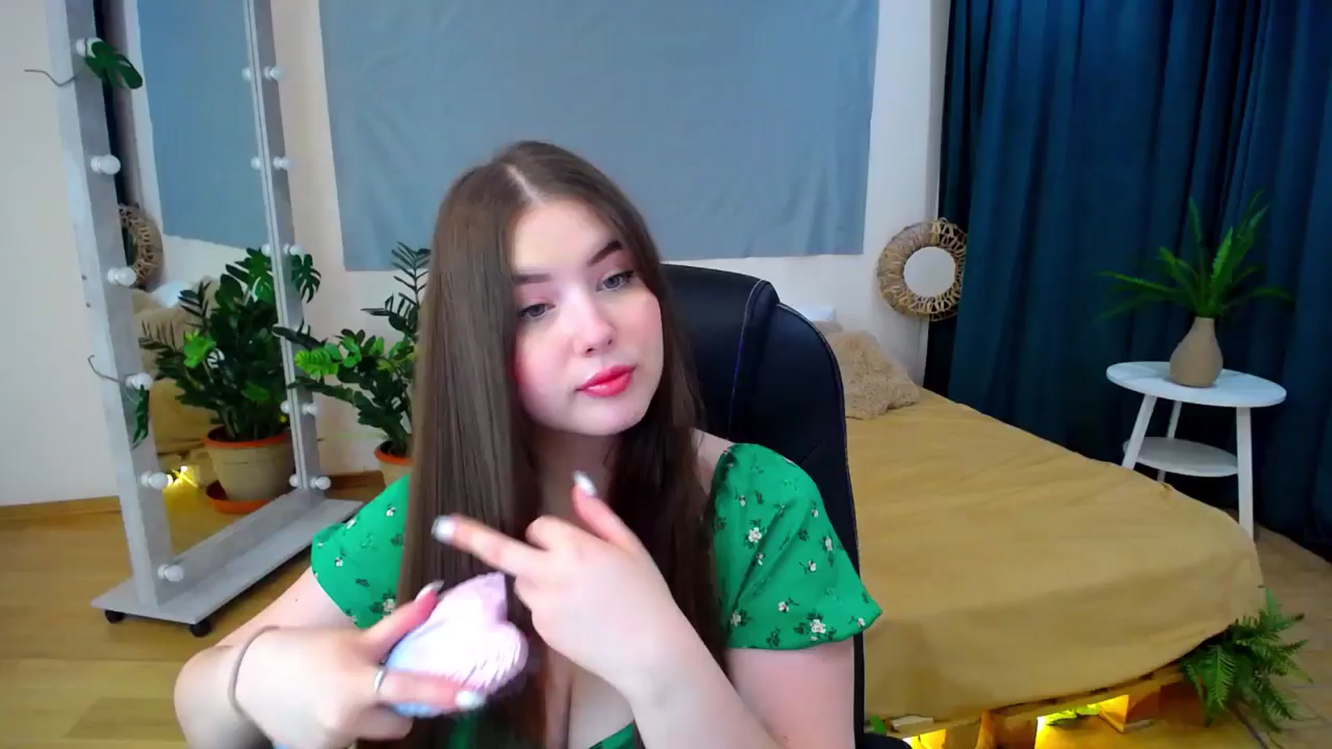 Gallery image thumbnail from AdmireMyEyes's myfreecams stream on, 06/30/2024, 18:27 image 1 of 20