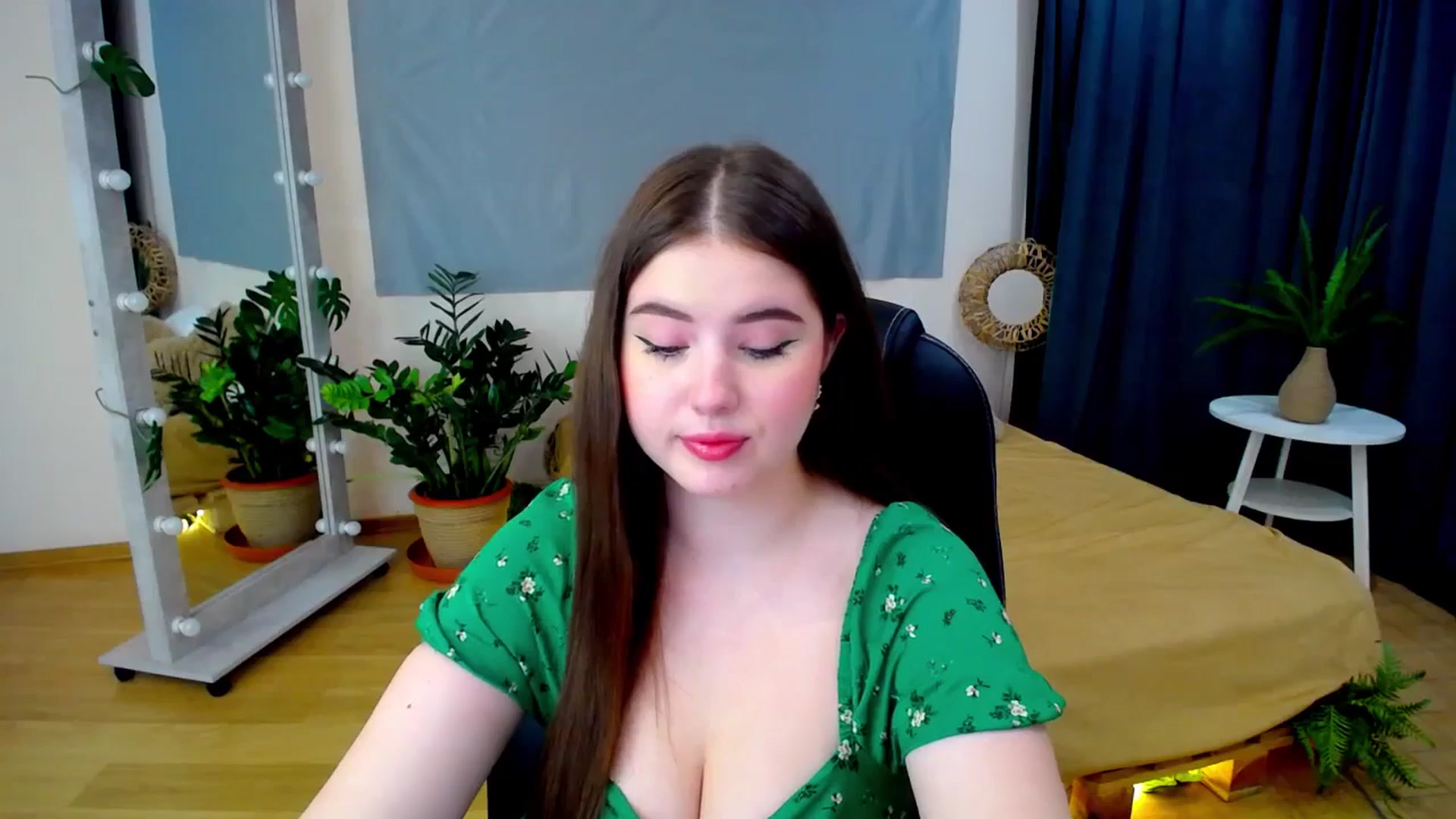 Gallery image thumbnail from AdmireMyEyes's myfreecams stream on, 06/30/2024, 19:29 image 7 of 20