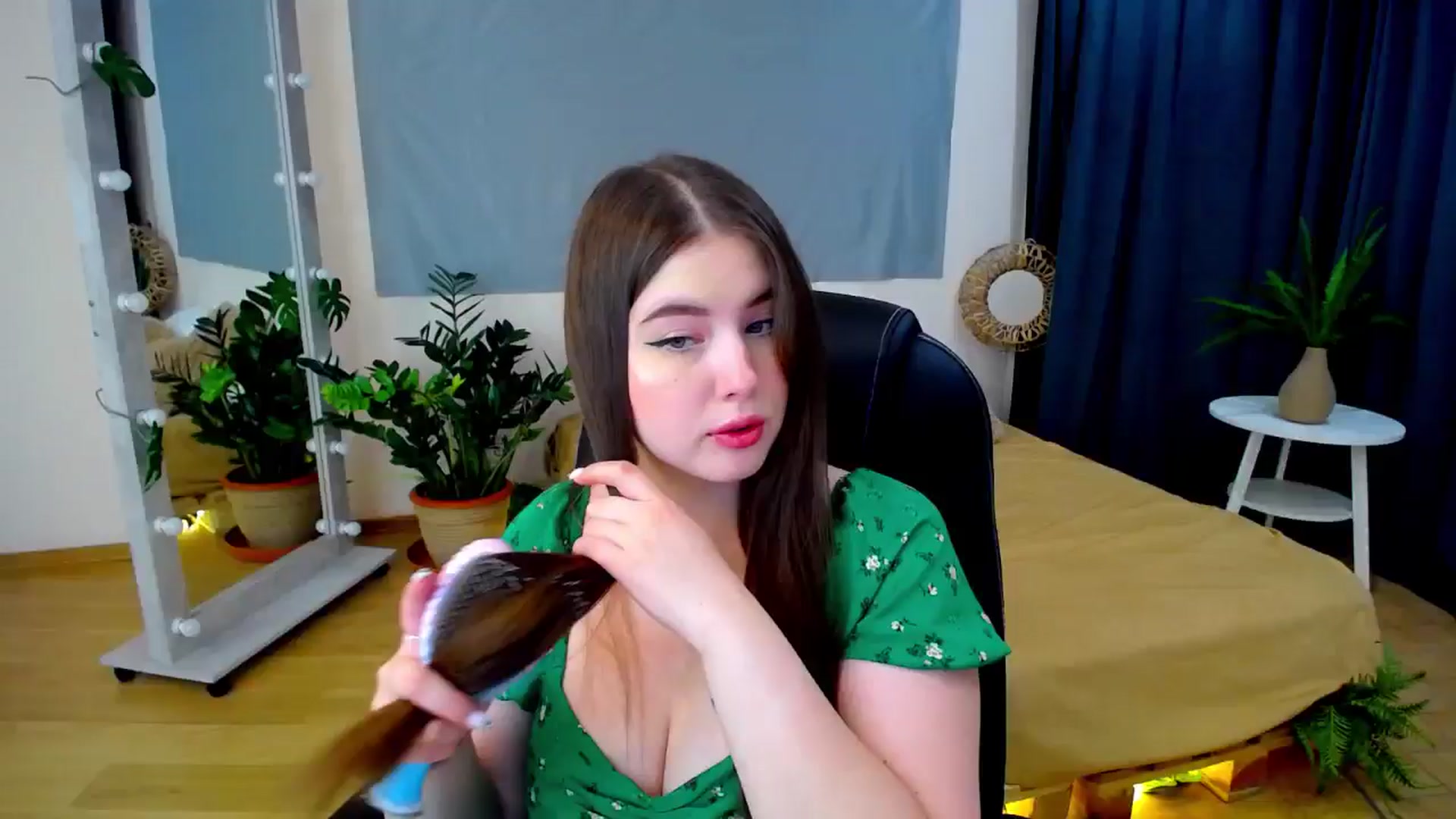 Gallery image thumbnail from AdmireMyEyes's myfreecams stream on, 06/30/2024, 19:29 image 6 of 20