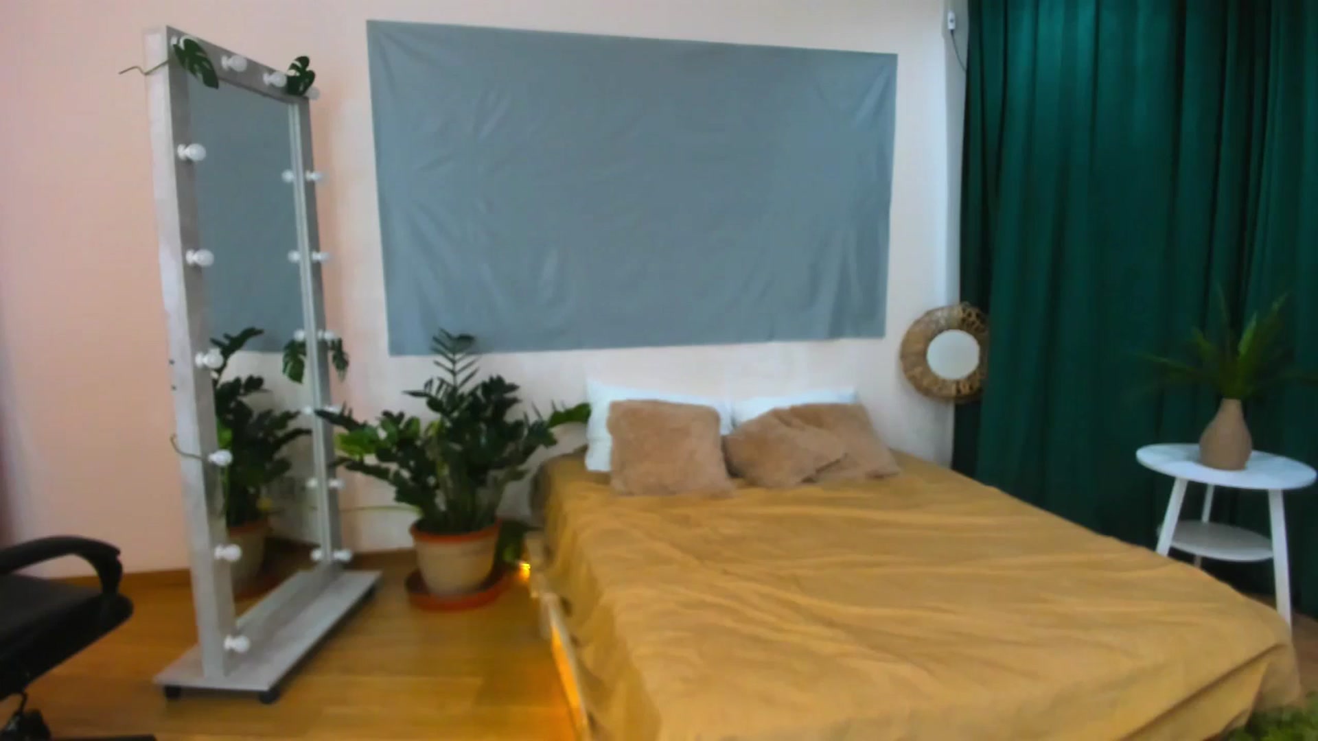 Gallery image thumbnail from AdmireMyEyes's myfreecams stream on, 07/03/2024, 06:50 image 10 of 20