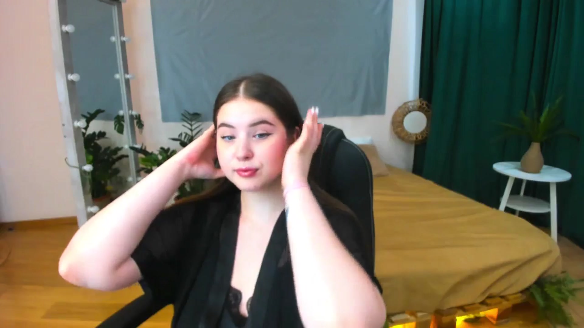 Gallery image thumbnail from AdmireMyEyes's myfreecams stream on, 07/03/2024, 08:56 image 17 of 20