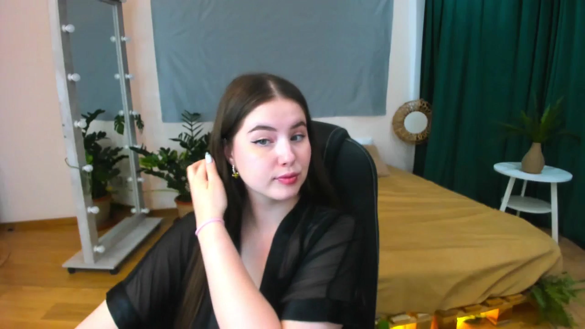 Gallery image thumbnail from AdmireMyEyes's myfreecams stream on, 07/03/2024, 08:56 image 15 of 20