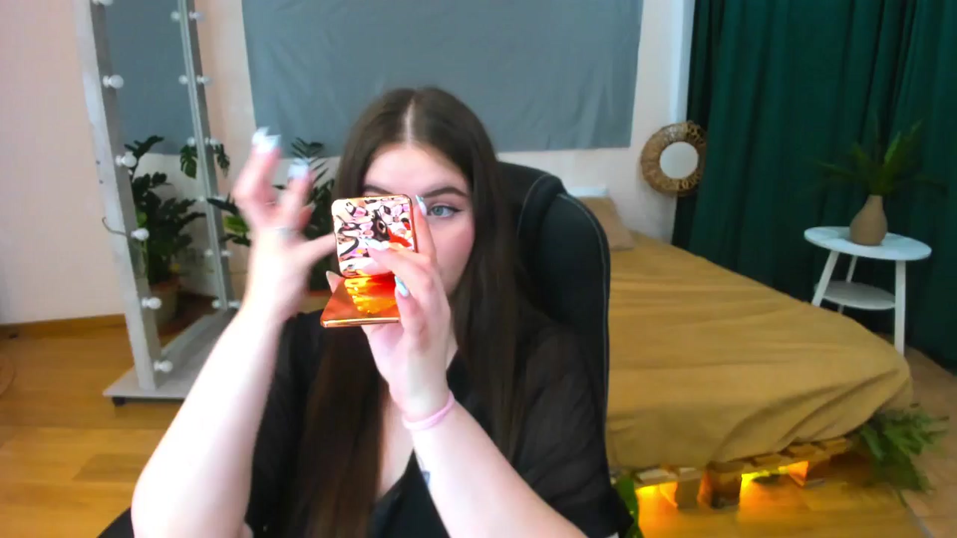 Gallery image thumbnail from AdmireMyEyes's myfreecams stream on, 07/03/2024, 08:56 image 1 of 20