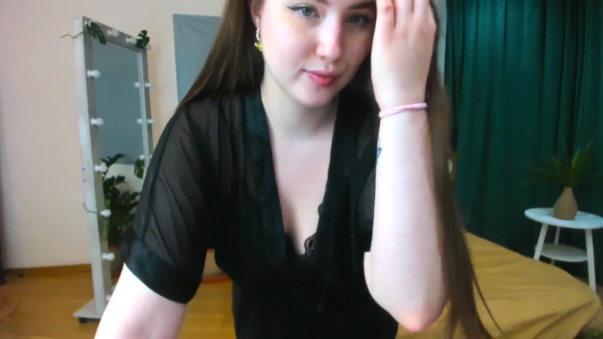 Gallery image thumbnail from AdmireMyEyes's myfreecams stream on, 07/03/2024, 08:56 image 7 of 20