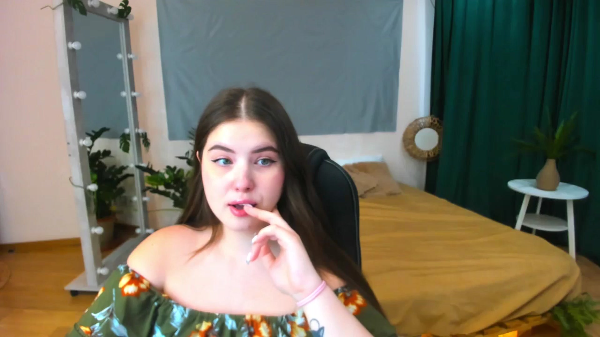 Gallery image thumbnail from AdmireMyEyes's myfreecams stream on, 07/03/2024, 09:46 image 5 of 20