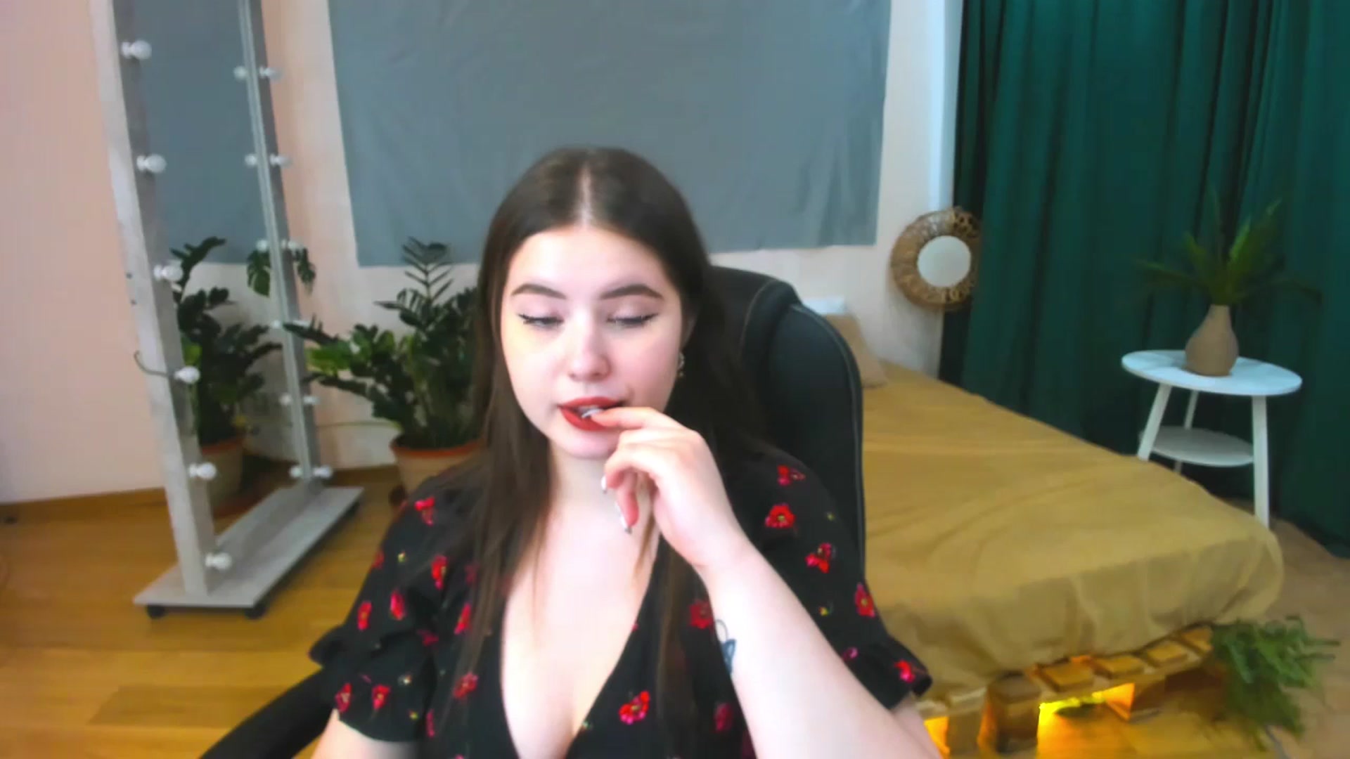Gallery image thumbnail from AdmireMyEyes's myfreecams stream on, 07/04/2024, 07:46 image 18 of 20