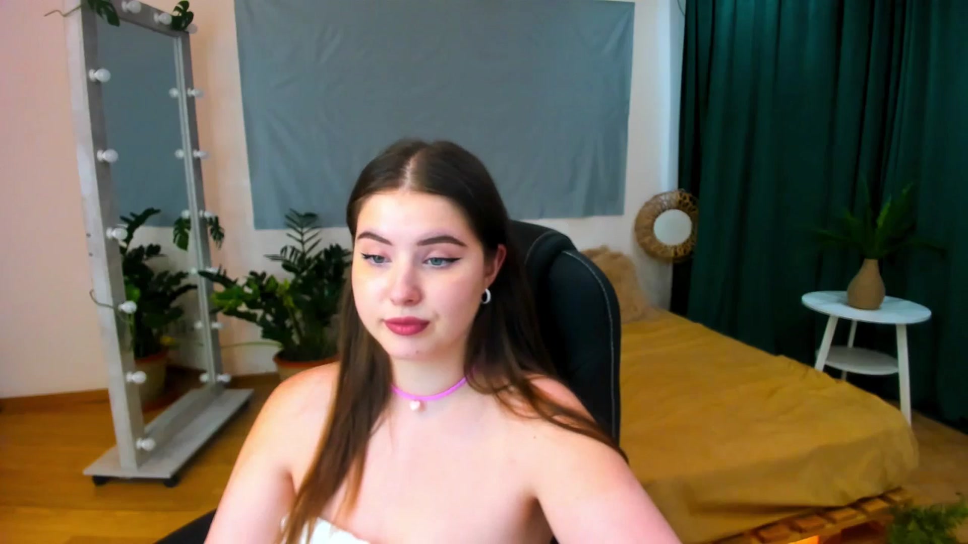 Gallery image thumbnail from AdmireMyEyes's myfreecams stream on, 07/06/2024, 09:49 image 20 of 20