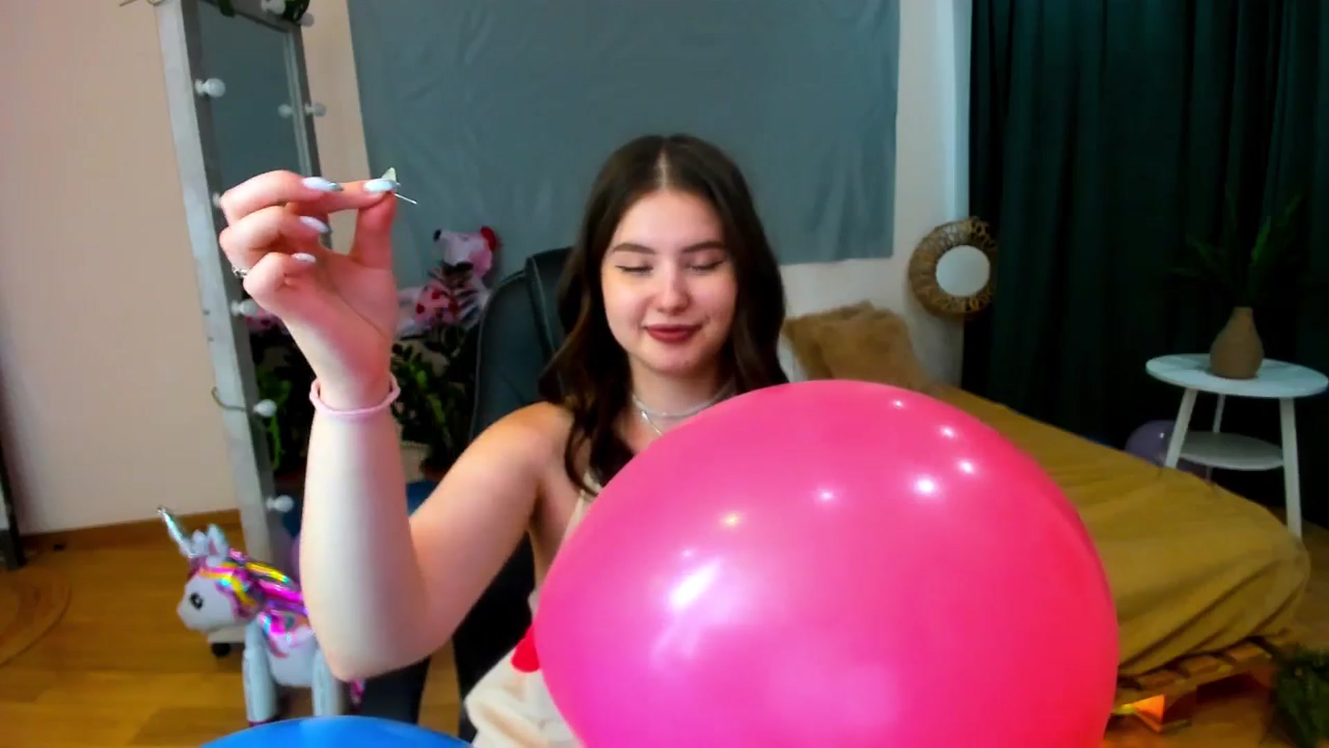 Gallery image thumbnail from AdmireMyEyes's myfreecams stream on, 07/08/2024, 10:07 image 19 of 20