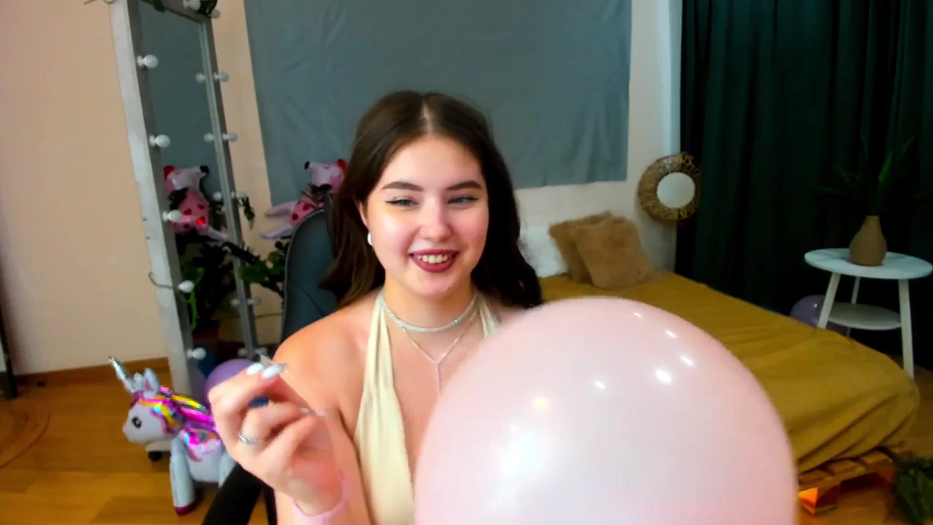 Gallery image thumbnail from AdmireMyEyes's myfreecams stream on, 07/08/2024, 10:07 image 14 of 20