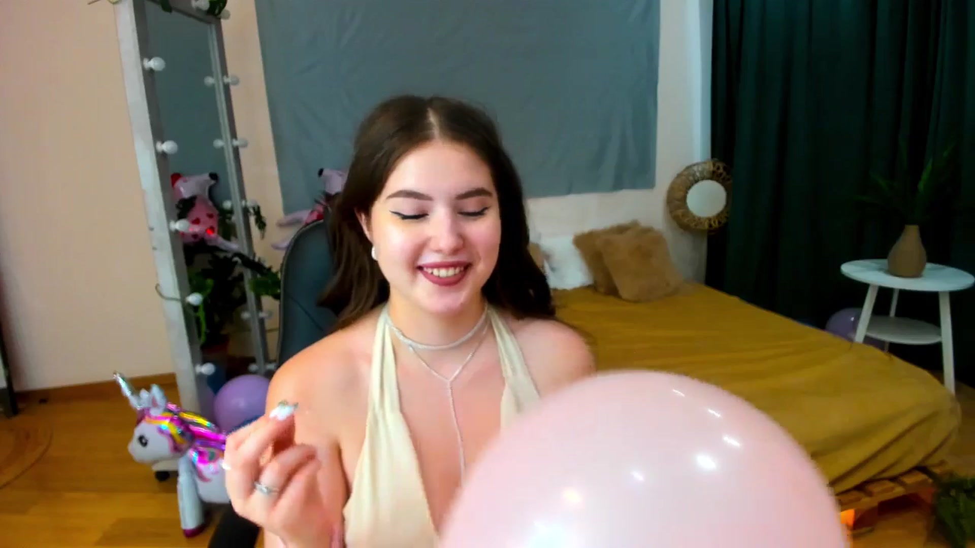 Gallery image thumbnail from AdmireMyEyes's myfreecams stream on, 07/08/2024, 10:07 image 13 of 20