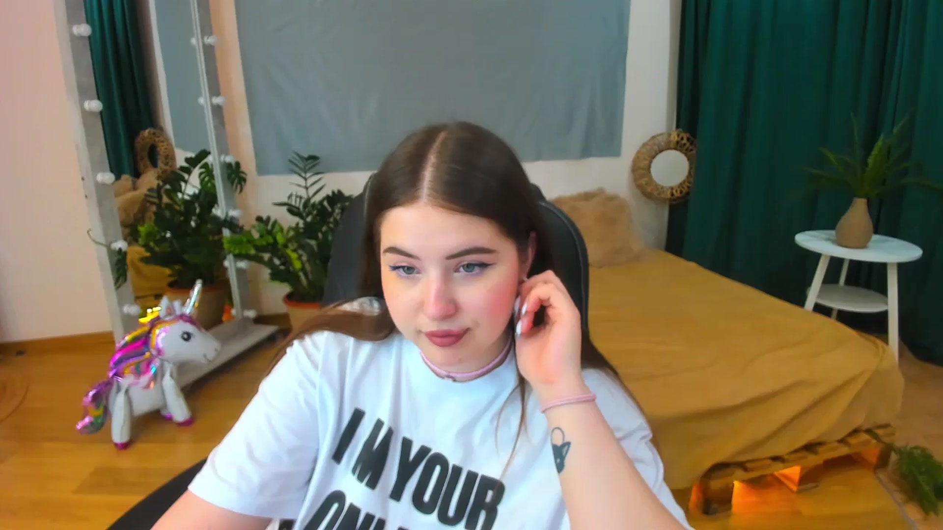 Gallery image thumbnail from AdmireMyEyes's myfreecams stream on, 07/11/2024, 23:43 image 4 of 20