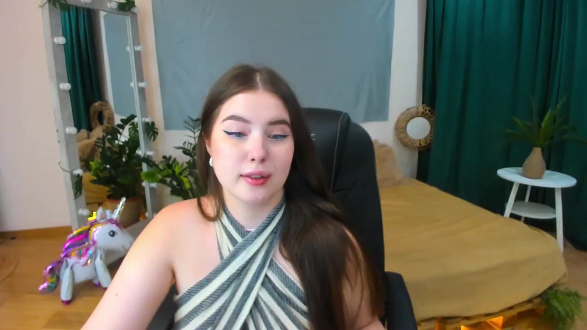 Gallery image thumbnail from AdmireMyEyes's myfreecams stream on, 07/12/2024, 19:48 image 15 of 20