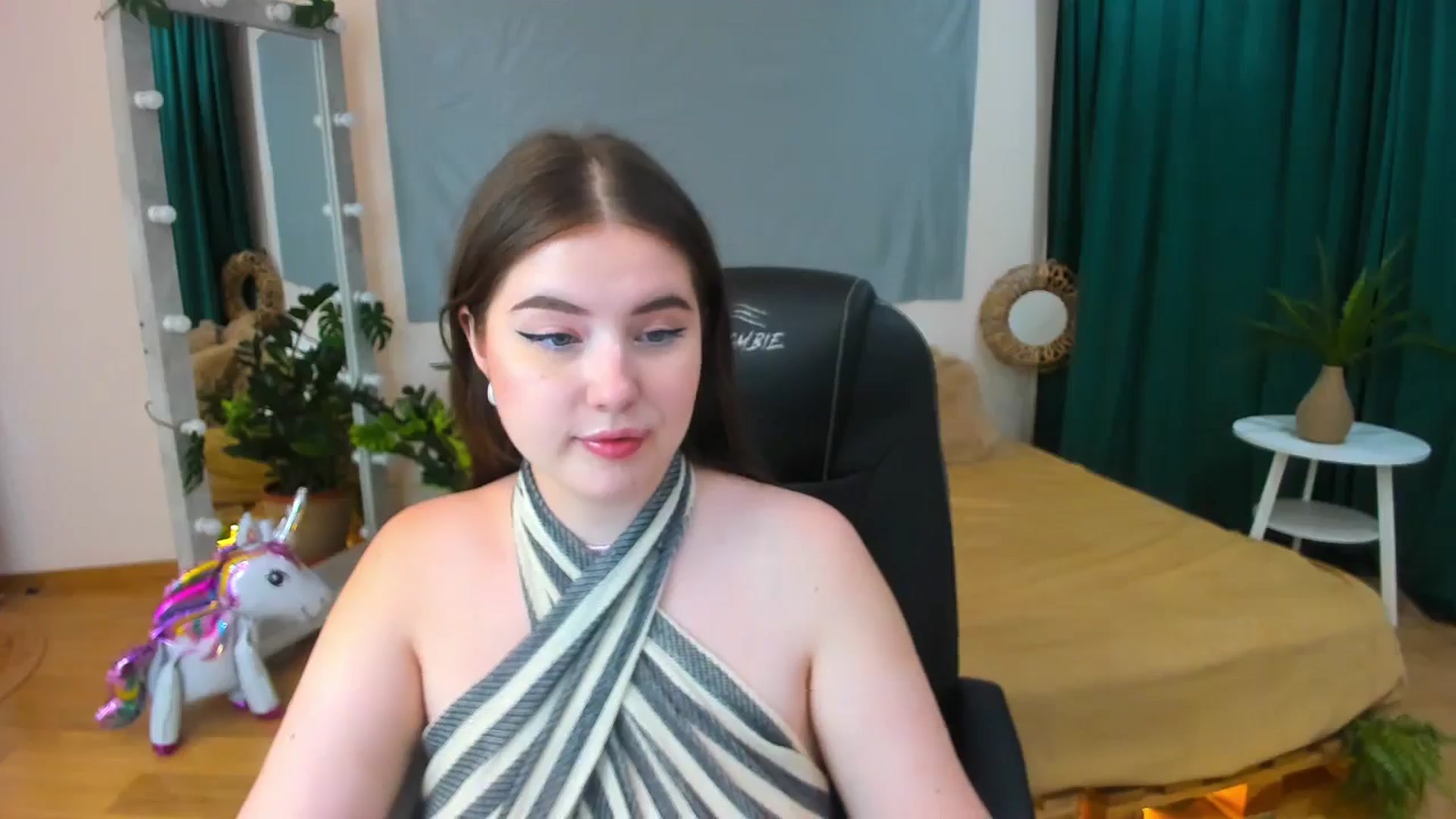 Gallery image thumbnail from AdmireMyEyes's myfreecams stream on, 07/12/2024, 19:48 image 17 of 20