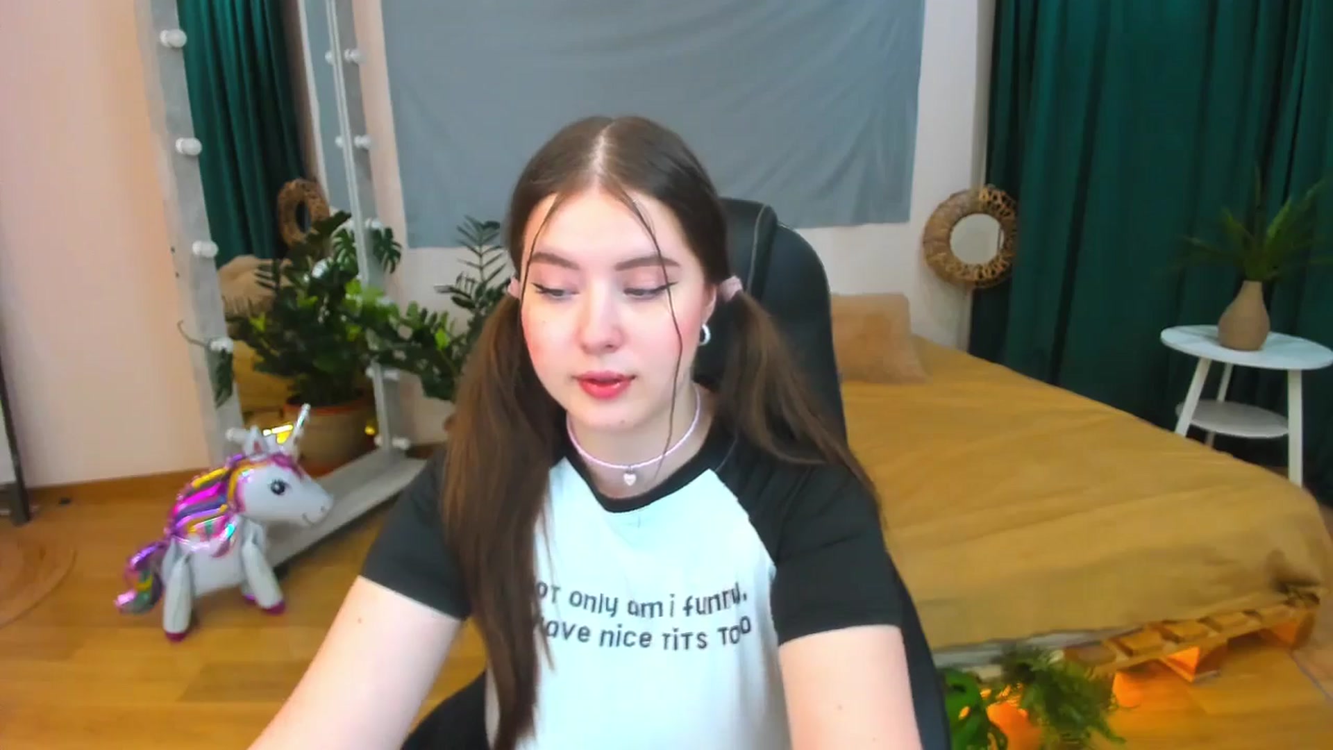 Gallery image thumbnail from AdmireMyEyes's myfreecams stream on, 07/13/2024, 18:53 image 19 of 20