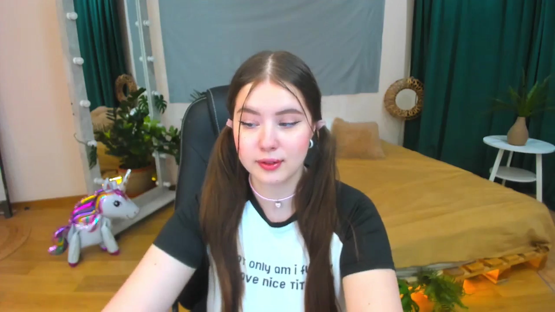 Gallery image thumbnail from AdmireMyEyes's myfreecams stream on, 07/13/2024, 18:53 image 5 of 20