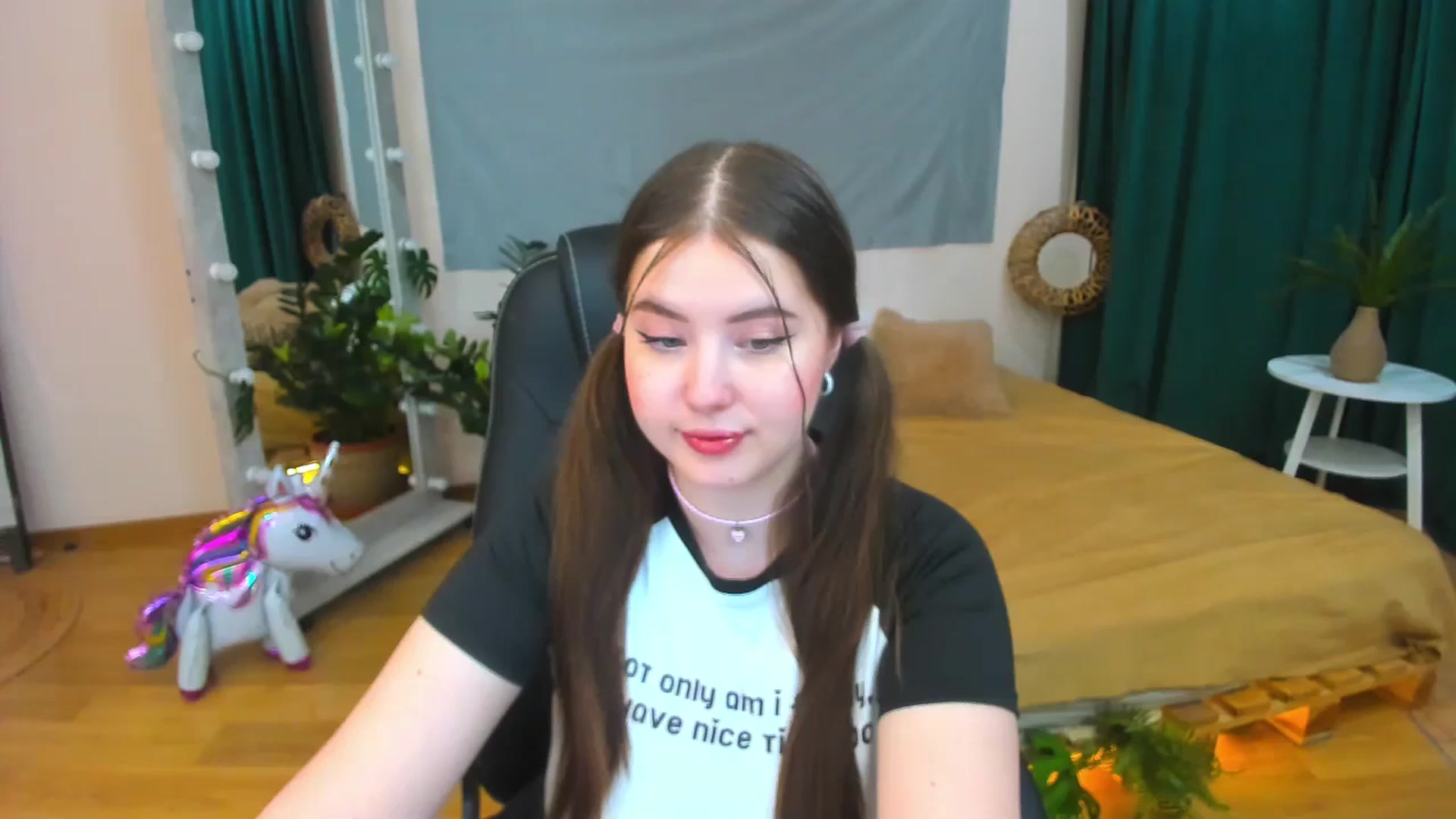 Gallery image thumbnail from AdmireMyEyes's myfreecams stream on, 07/13/2024, 18:53 image 13 of 20