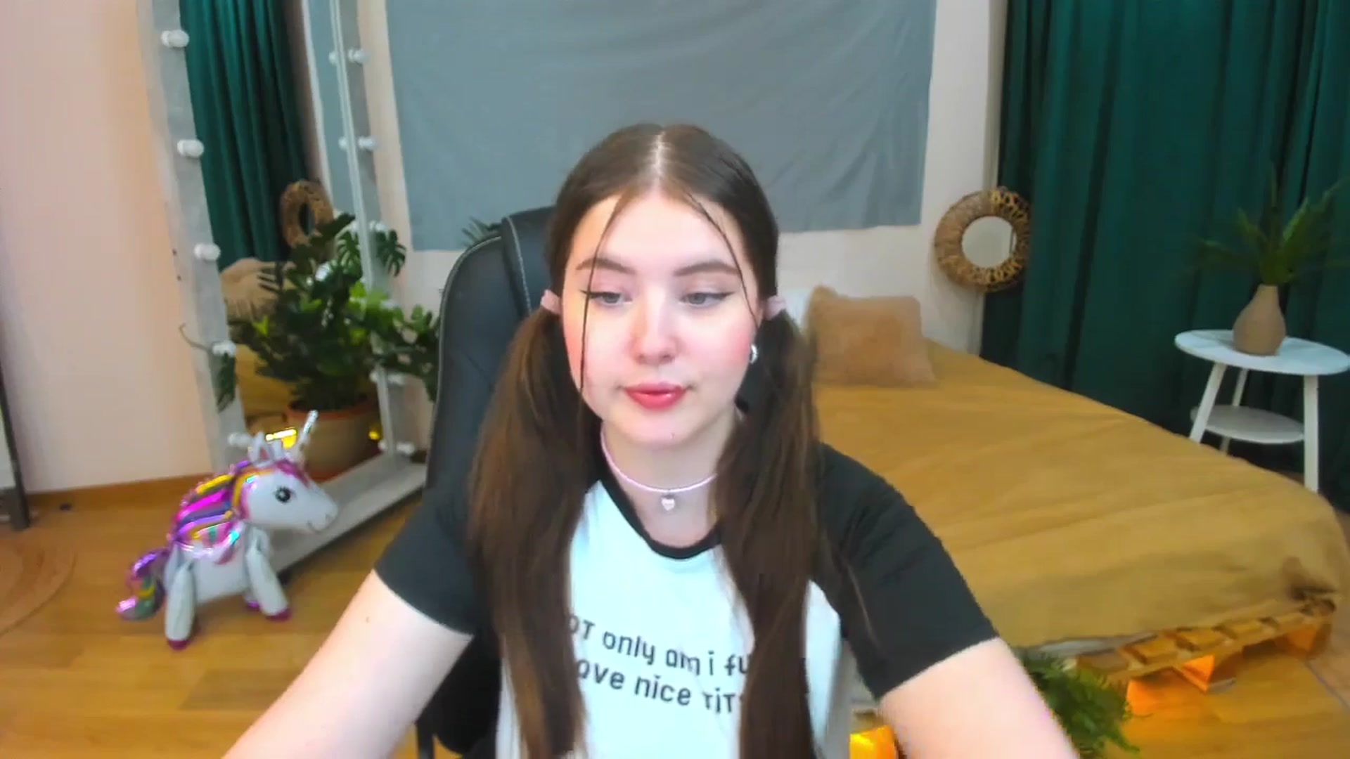 Gallery image thumbnail from AdmireMyEyes's myfreecams stream on, 07/13/2024, 18:53 image 6 of 20