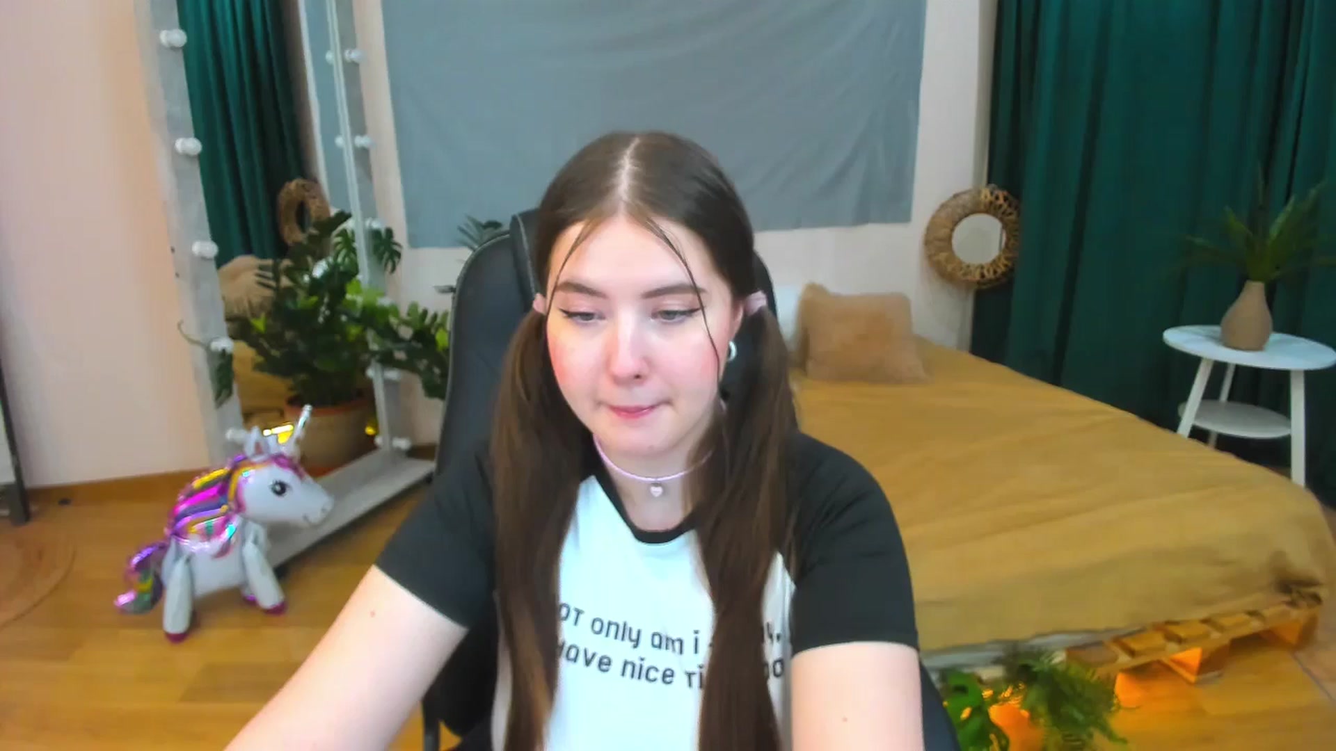 Gallery image thumbnail from AdmireMyEyes's myfreecams stream on, 07/13/2024, 18:53 image 12 of 20