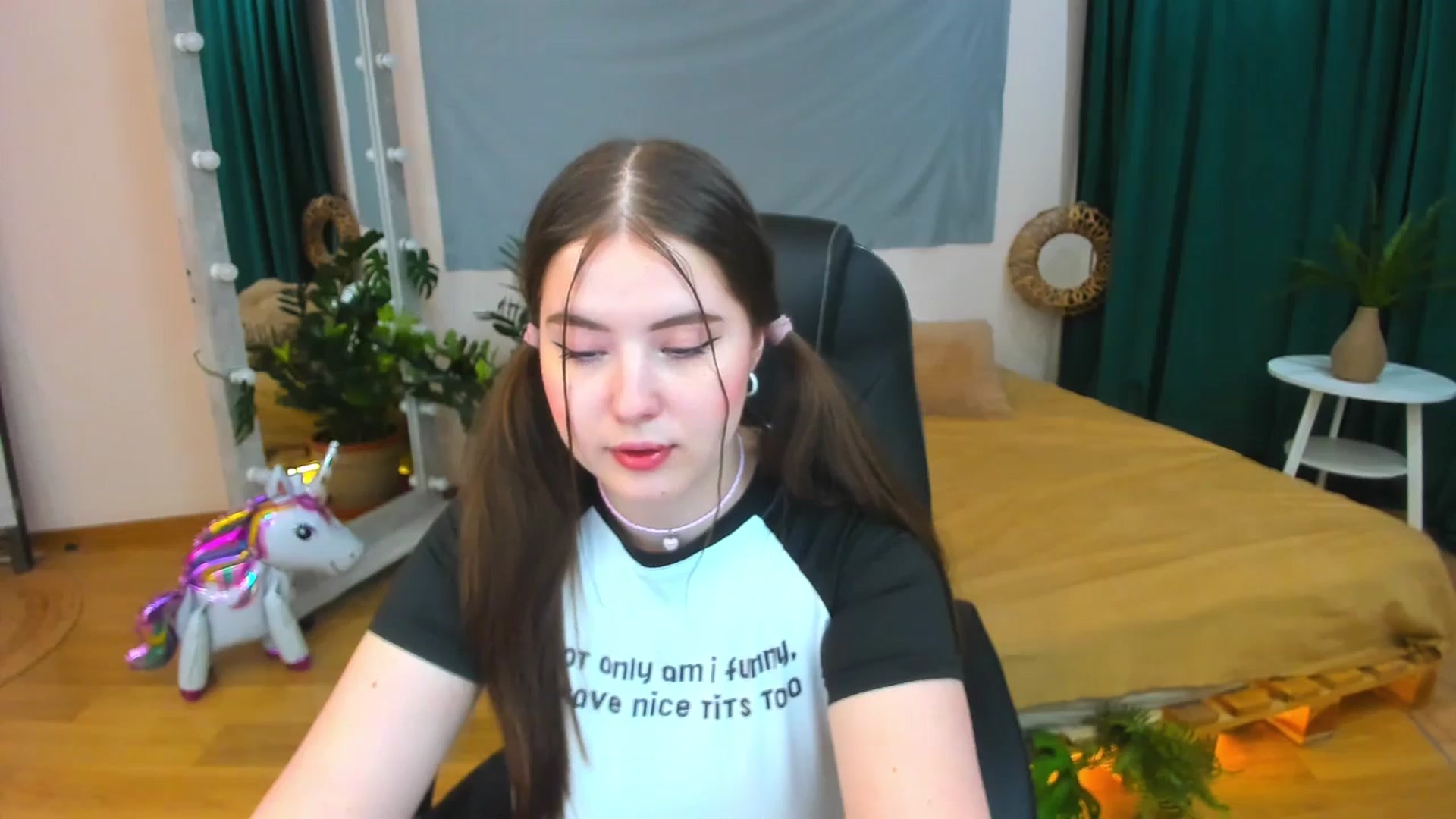 Gallery image thumbnail from AdmireMyEyes's myfreecams stream on, 07/13/2024, 18:53 image 18 of 20