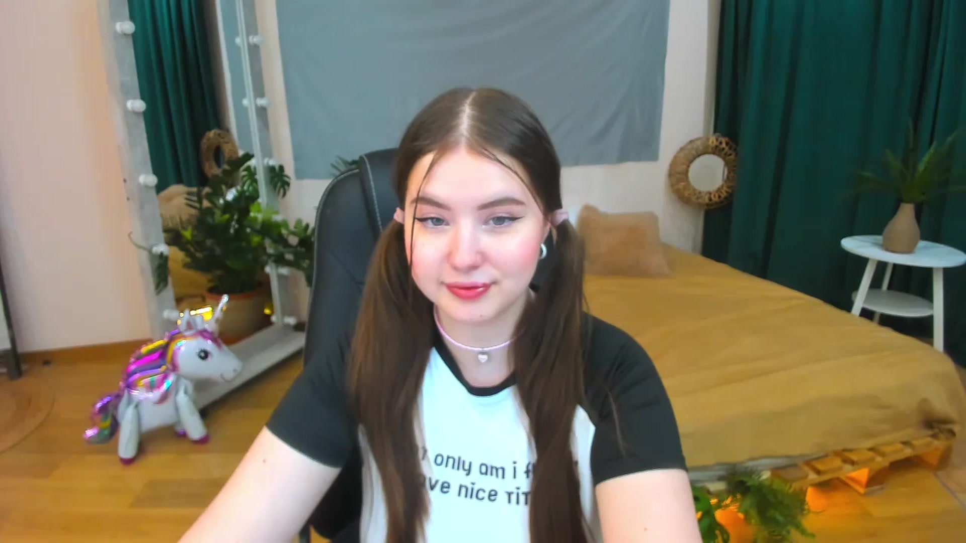 Gallery image thumbnail from AdmireMyEyes's myfreecams stream on, 07/13/2024, 18:53 image 4 of 20