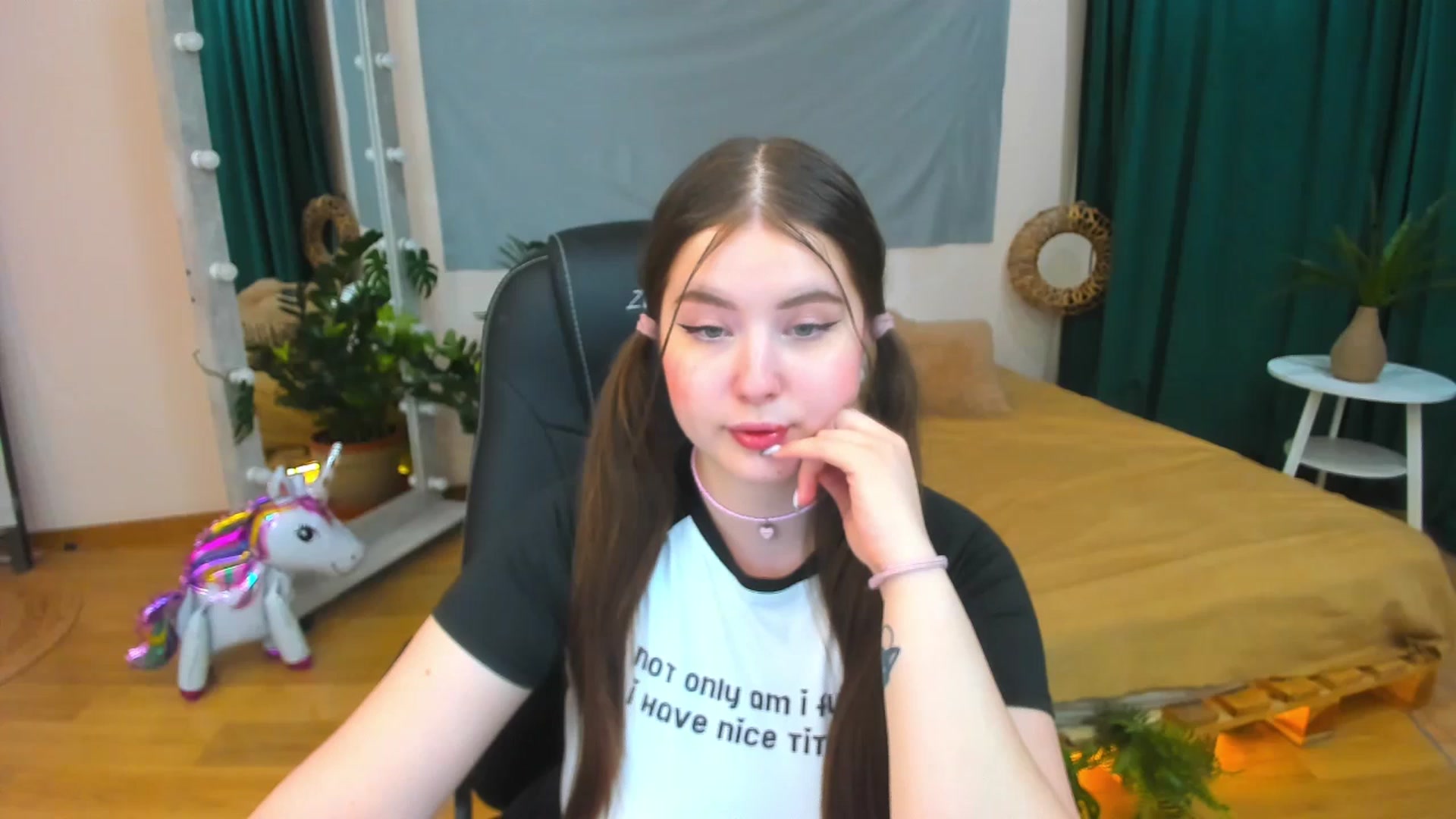 Gallery image thumbnail from AdmireMyEyes's myfreecams stream on, 07/13/2024, 18:53 image 7 of 20