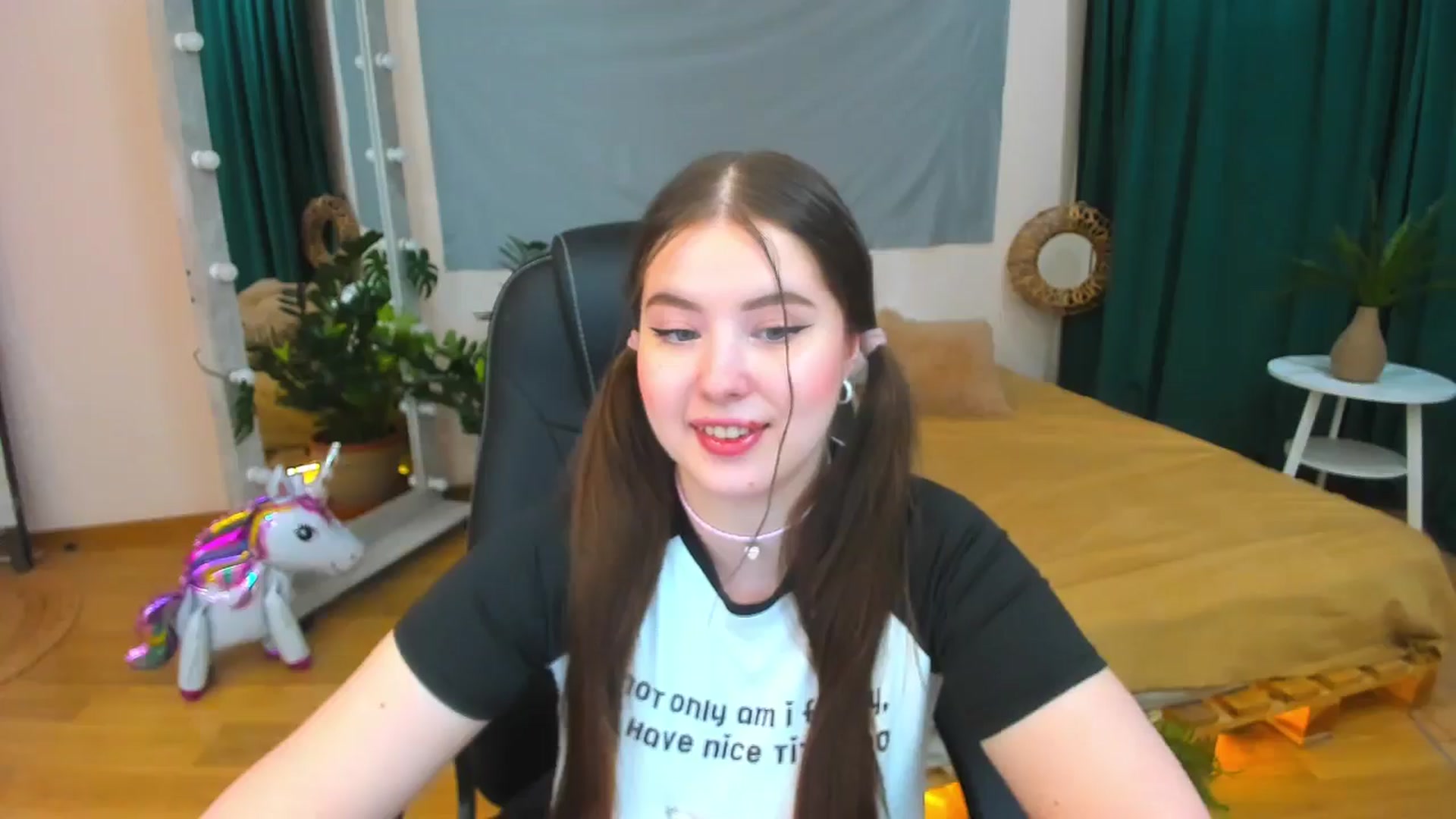 Gallery image thumbnail from AdmireMyEyes's myfreecams stream on, 07/13/2024, 18:53 image 10 of 20