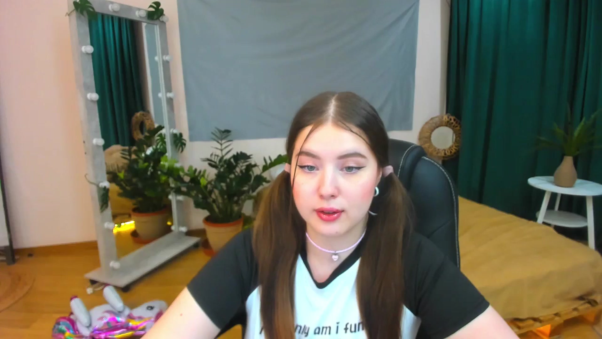 Gallery image thumbnail from AdmireMyEyes's myfreecams stream on, 07/13/2024, 20:31 image 5 of 20