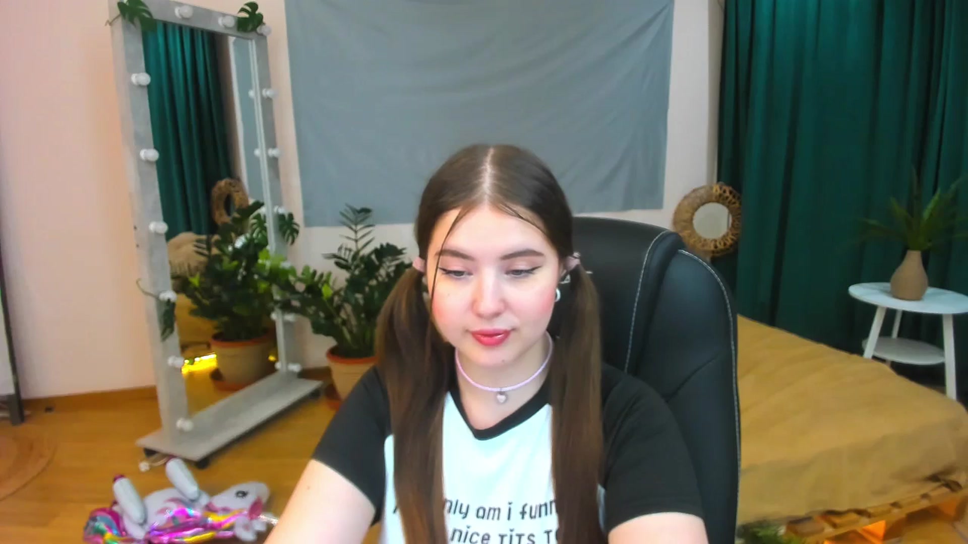 Gallery image thumbnail from AdmireMyEyes's myfreecams stream on, 07/13/2024, 20:31 image 4 of 20