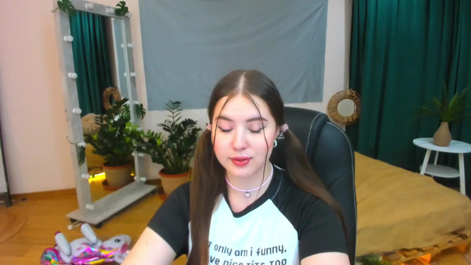 Gallery image thumbnail from AdmireMyEyes's myfreecams stream on, 07/13/2024, 20:31 image 16 of 20