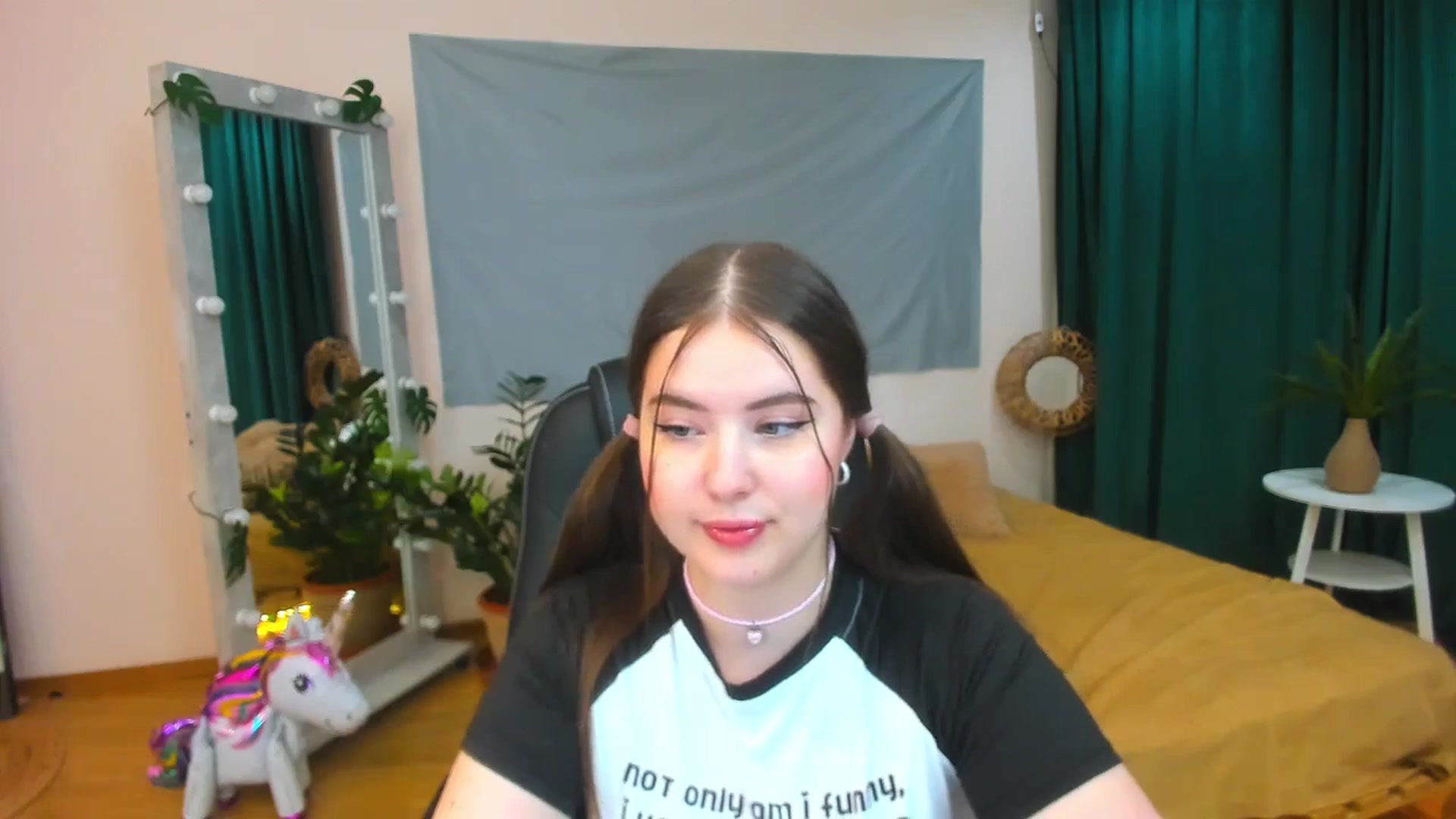 Gallery image thumbnail from AdmireMyEyes's myfreecams stream on, 07/13/2024, 20:31 image 19 of 20