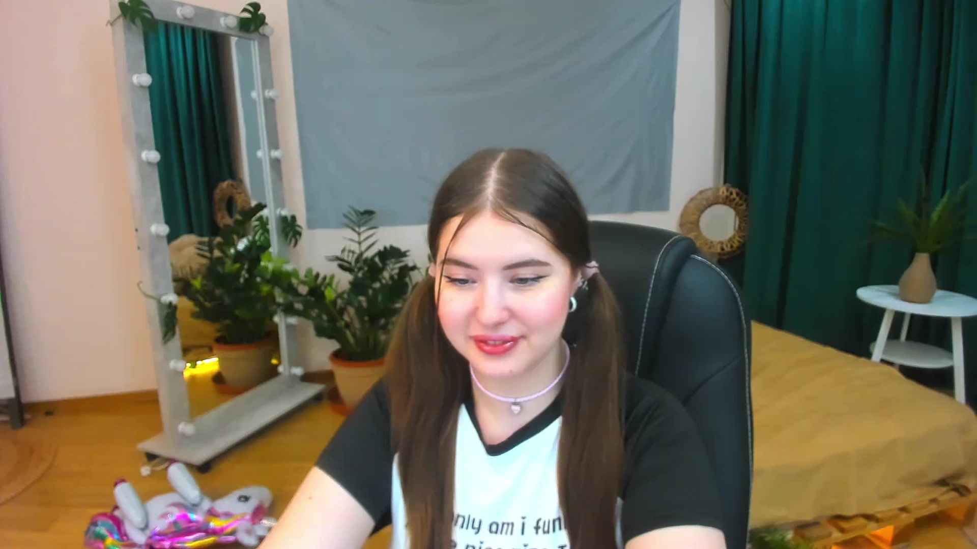 Gallery image thumbnail from AdmireMyEyes's myfreecams stream on, 07/13/2024, 20:31 image 6 of 20