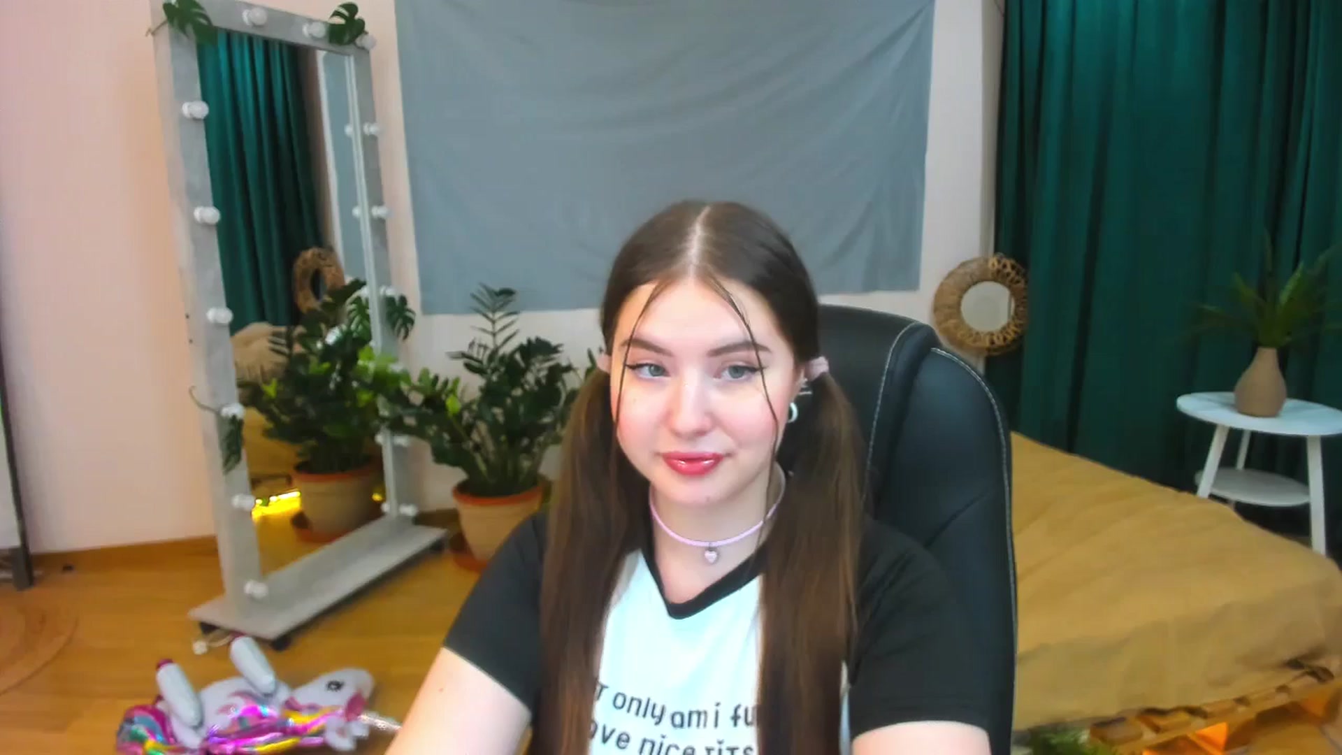 Gallery image thumbnail from AdmireMyEyes's myfreecams stream on, 07/13/2024, 20:31 image 15 of 20