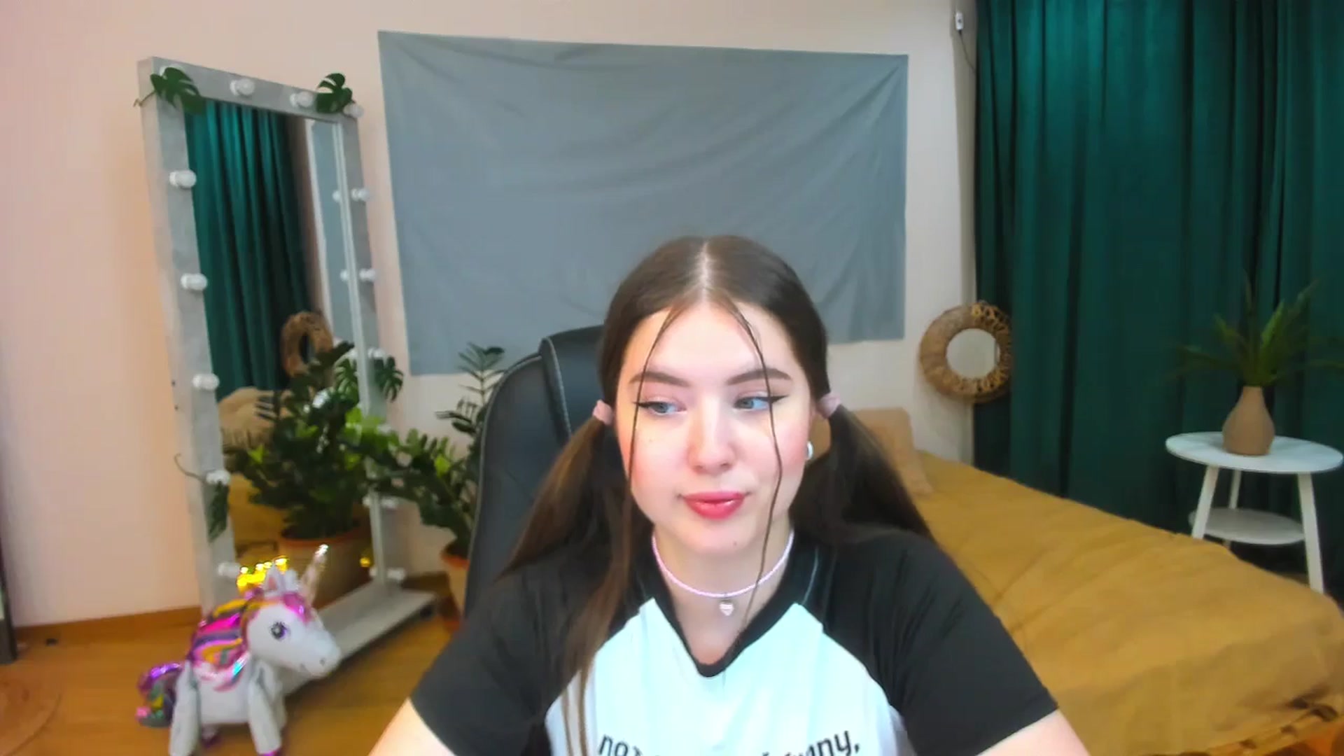 Gallery image thumbnail from AdmireMyEyes's myfreecams stream on, 07/13/2024, 20:31 image 20 of 20