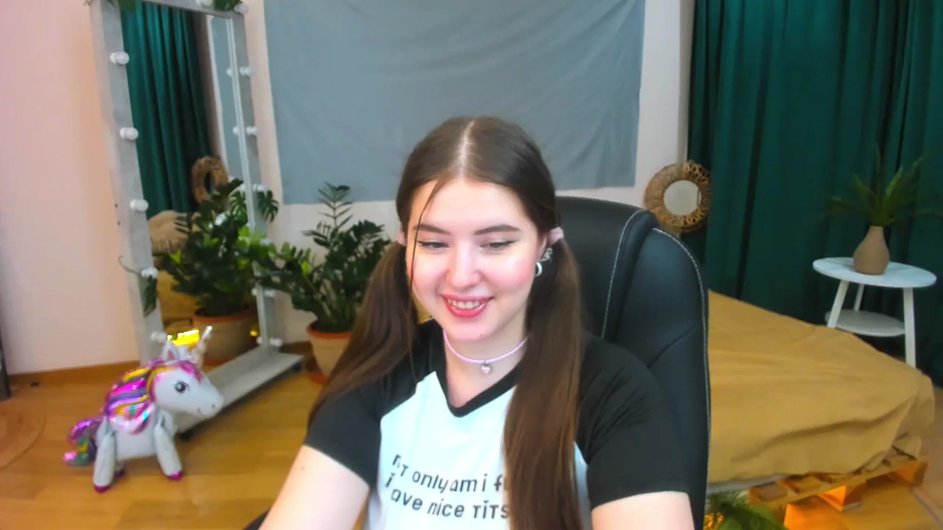Gallery image thumbnail from AdmireMyEyes's myfreecams stream on, 07/14/2024, 24:46 image 5 of 20