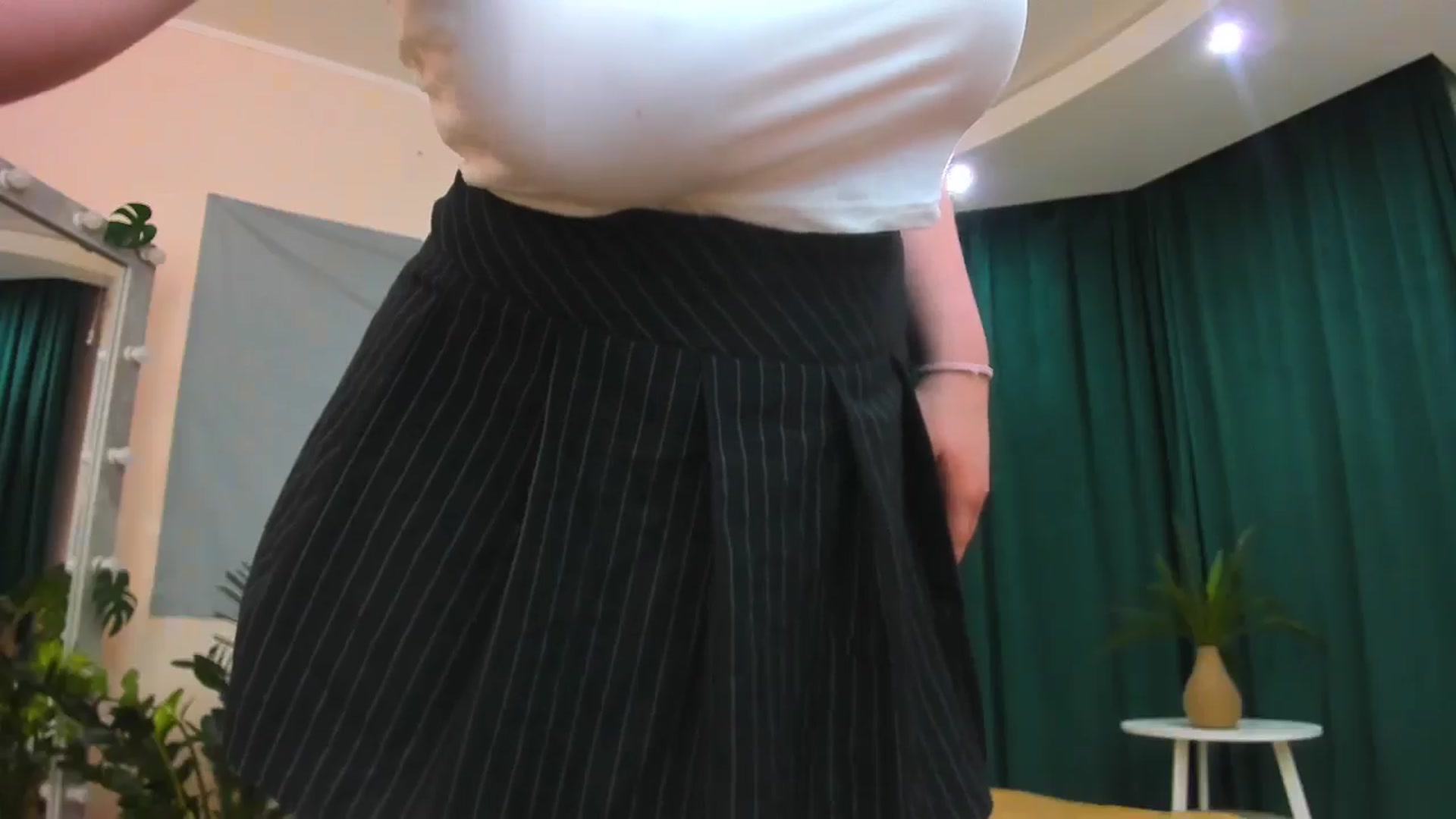 Gallery image thumbnail from AdmireMyEyes's myfreecams stream on, 07/14/2024, 24:46 image 17 of 20