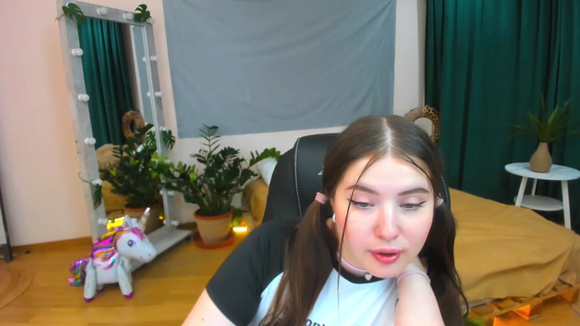 Gallery image thumbnail from AdmireMyEyes's myfreecams stream on, 07/14/2024, 01:15 image 16 of 20
