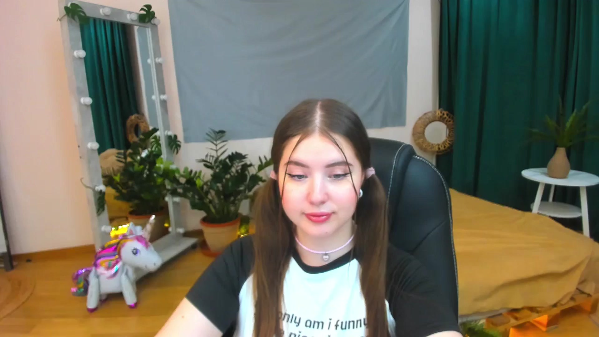 Gallery image thumbnail from AdmireMyEyes's myfreecams stream on, 07/14/2024, 01:15 image 1 of 20