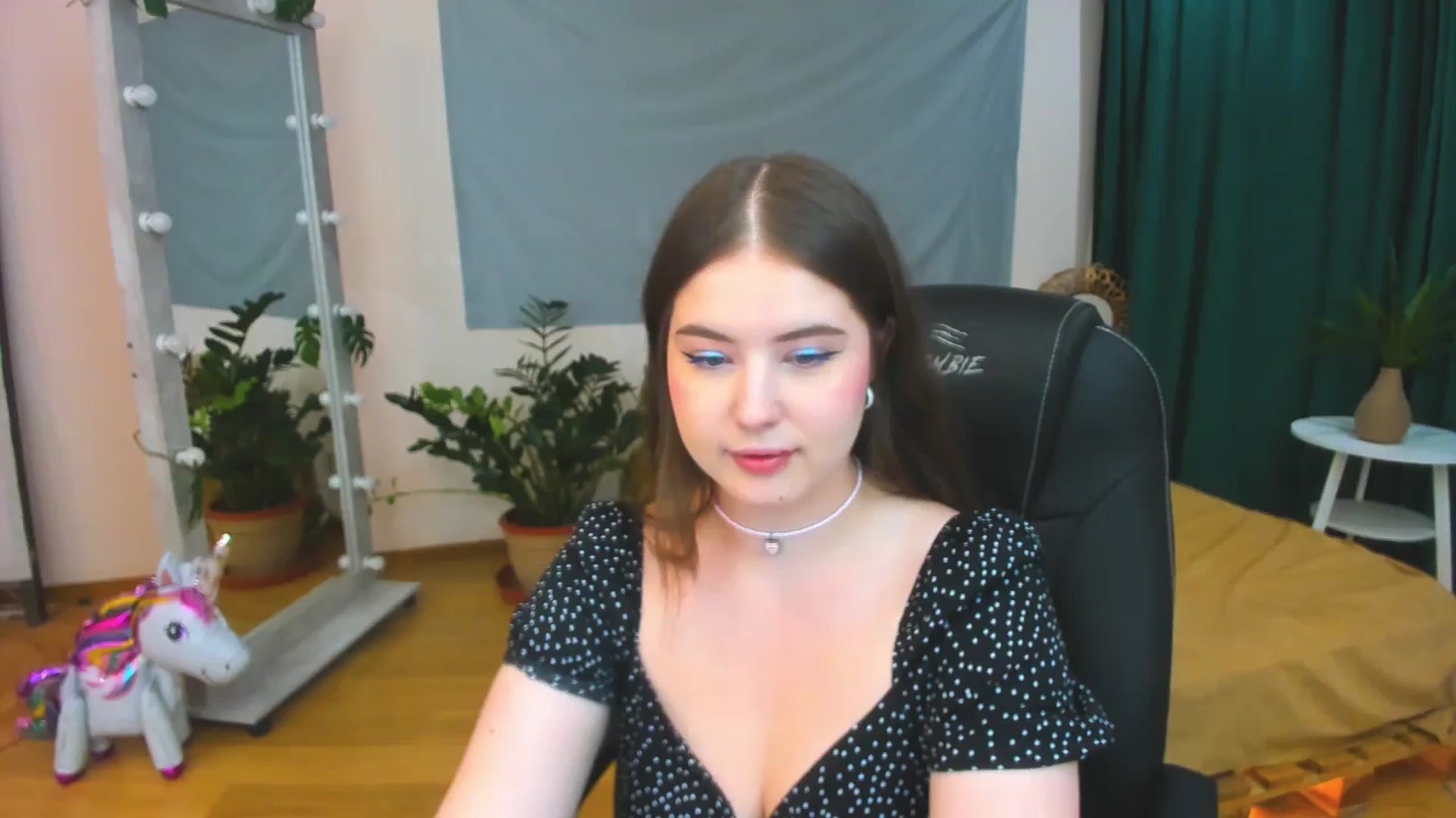 Gallery image thumbnail from AdmireMyEyes's myfreecams stream on, 07/15/2024, 19:46 image 18 of 20