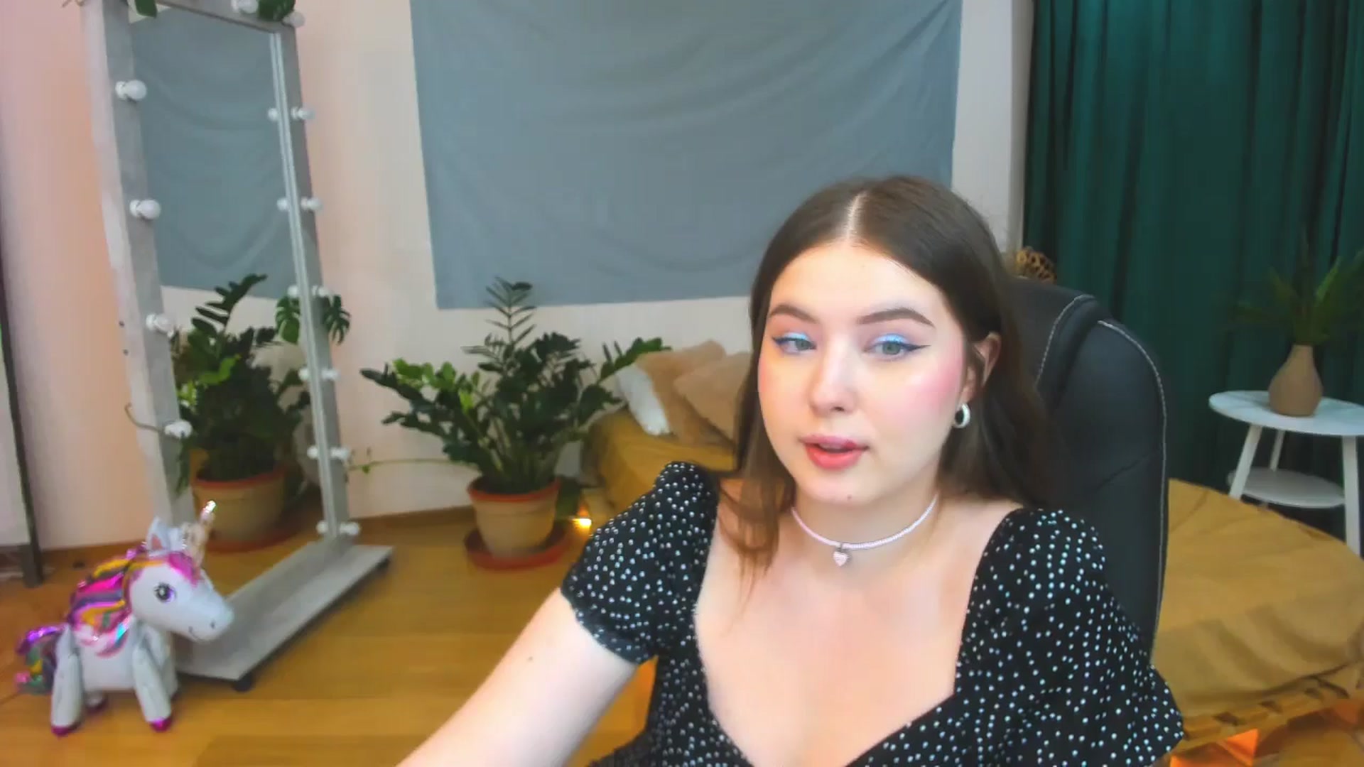 Gallery image thumbnail from AdmireMyEyes's myfreecams stream on, 07/15/2024, 19:46 image 19 of 20