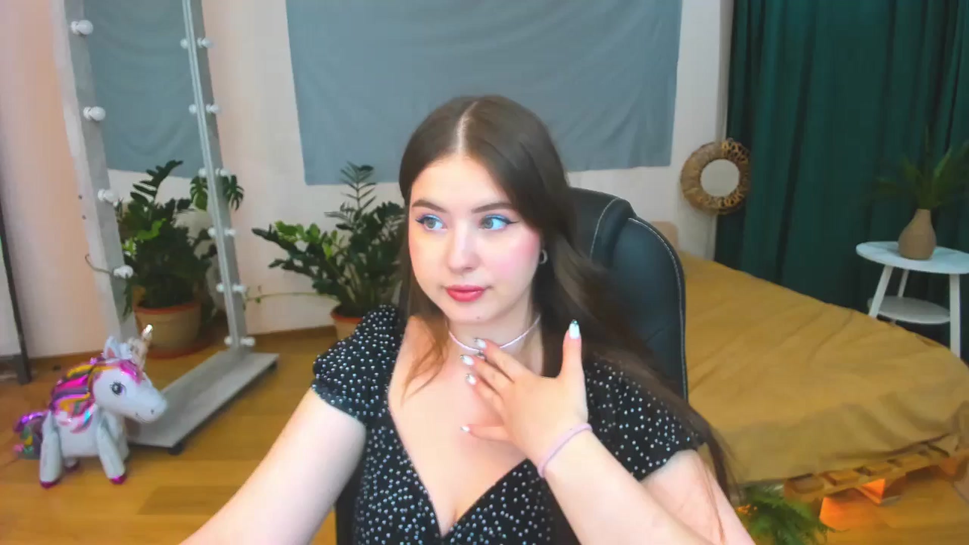 Gallery image thumbnail from AdmireMyEyes's myfreecams stream on, 07/15/2024, 21:46 image 4 of 20