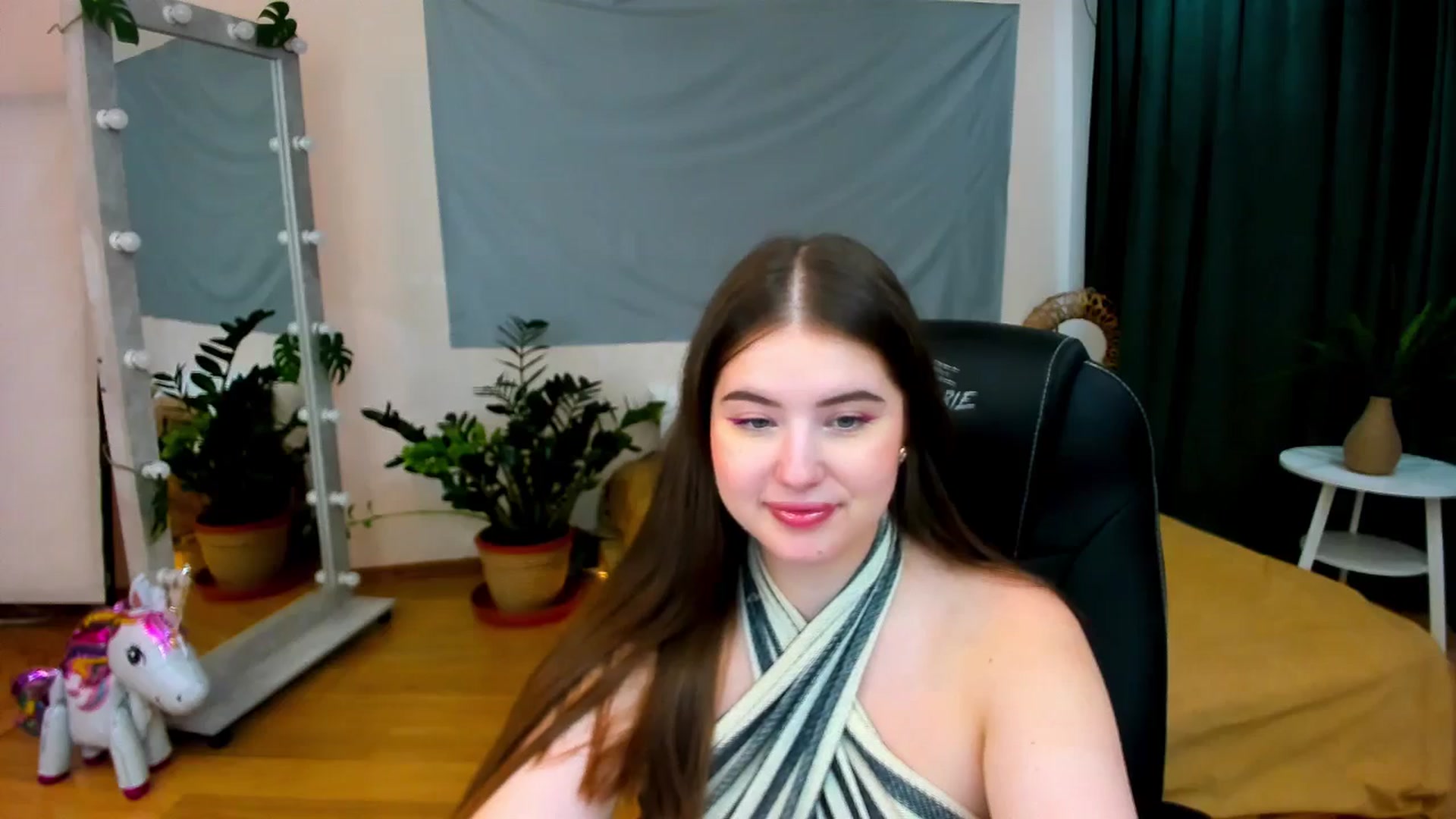 Gallery image thumbnail from AdmireMyEyes's myfreecams stream on, 07/19/2024, 09:25 image 6 of 20