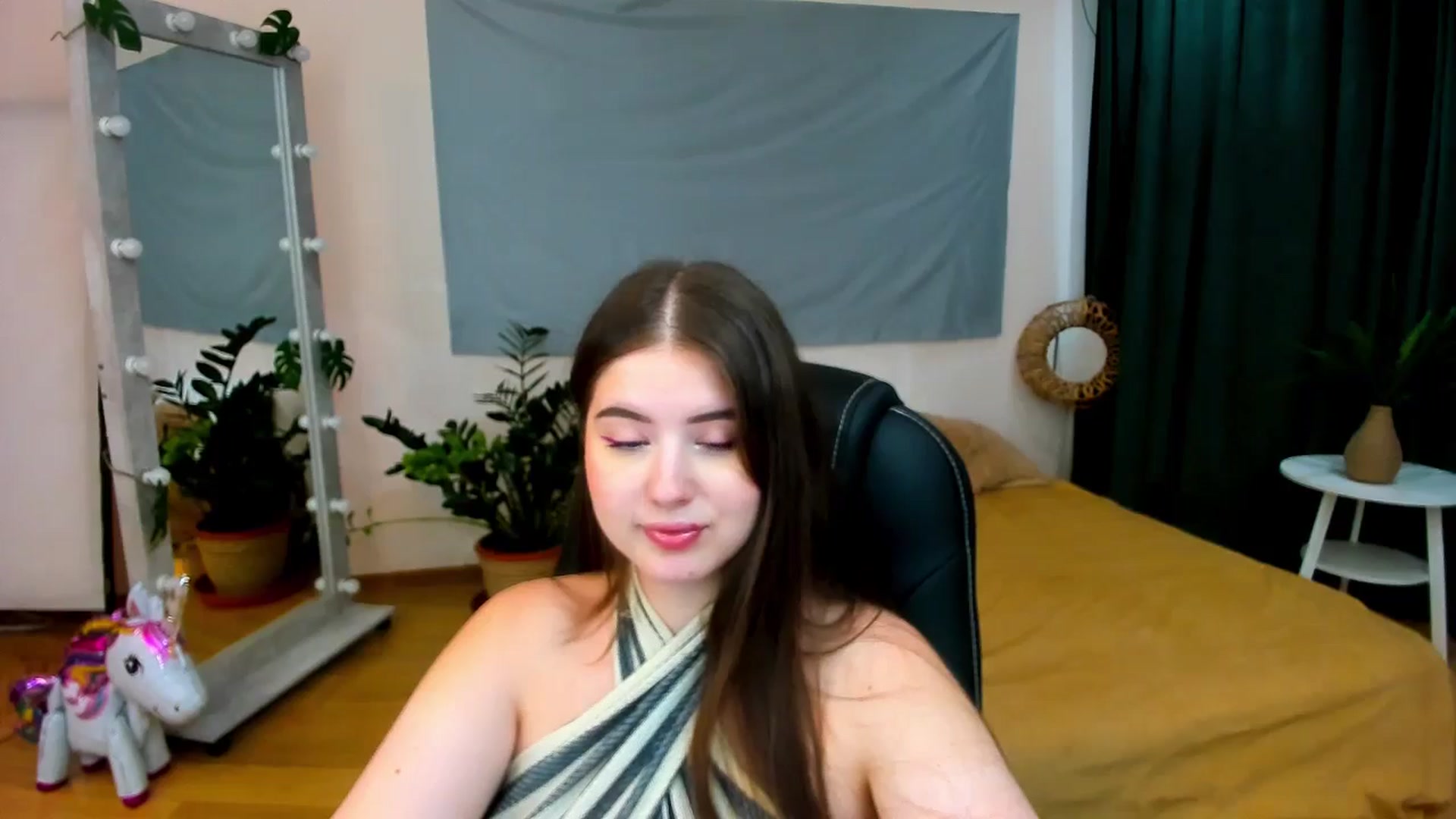 Gallery image thumbnail from AdmireMyEyes's myfreecams stream on, 07/19/2024, 09:25 image 4 of 20
