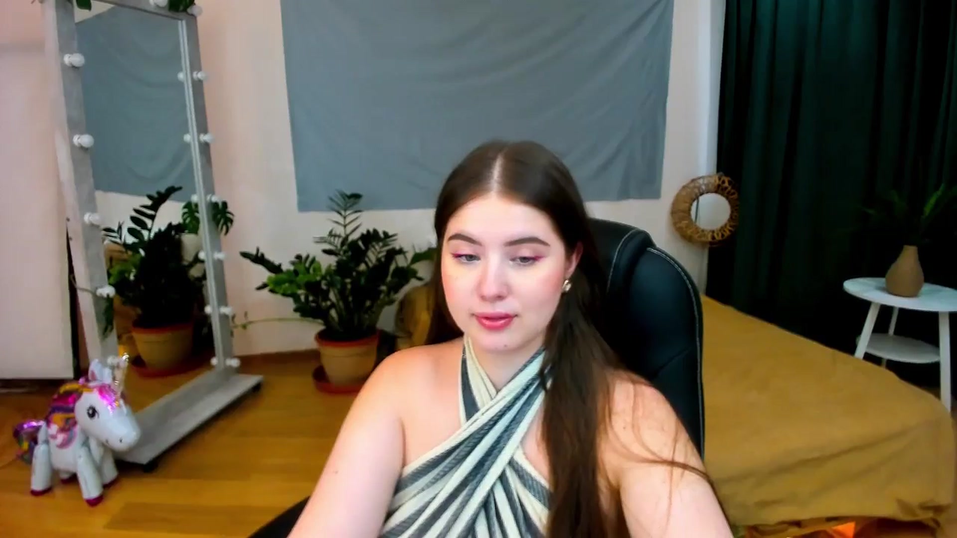 Gallery image thumbnail from AdmireMyEyes's myfreecams stream on, 07/19/2024, 09:25 image 17 of 20