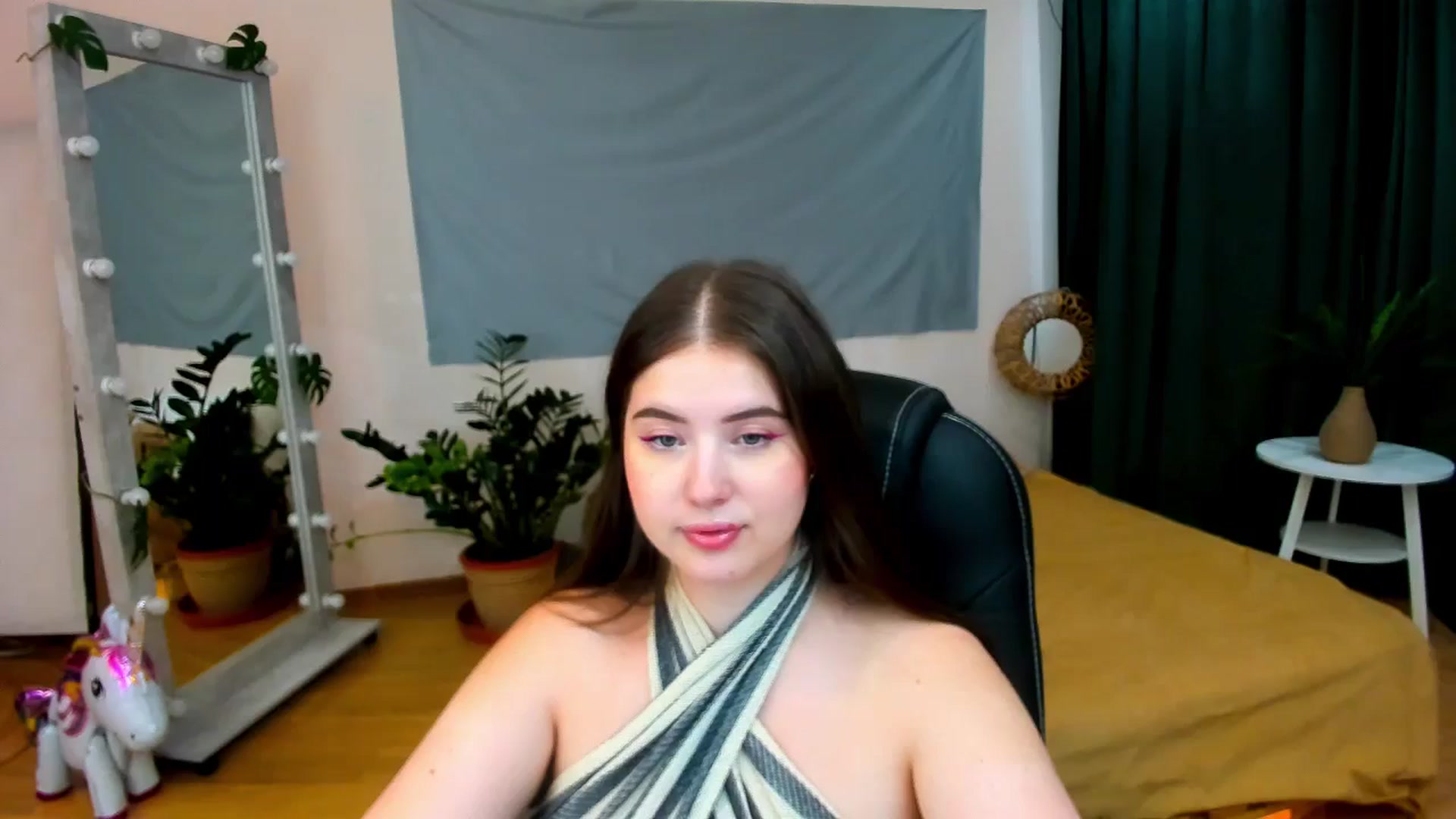 Gallery image thumbnail from AdmireMyEyes's myfreecams stream on, 07/19/2024, 09:53 image 18 of 20