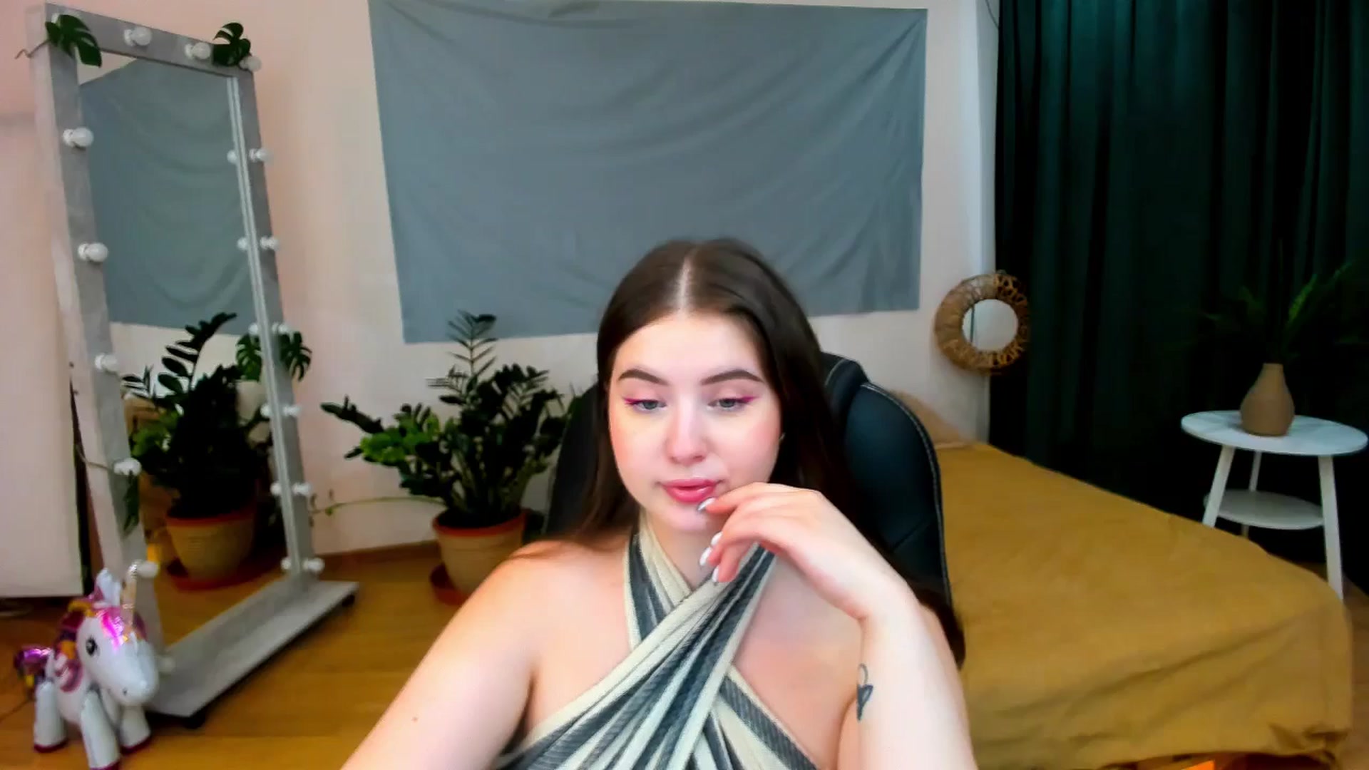 Gallery image thumbnail from AdmireMyEyes's myfreecams stream on, 07/19/2024, 09:53 image 16 of 20