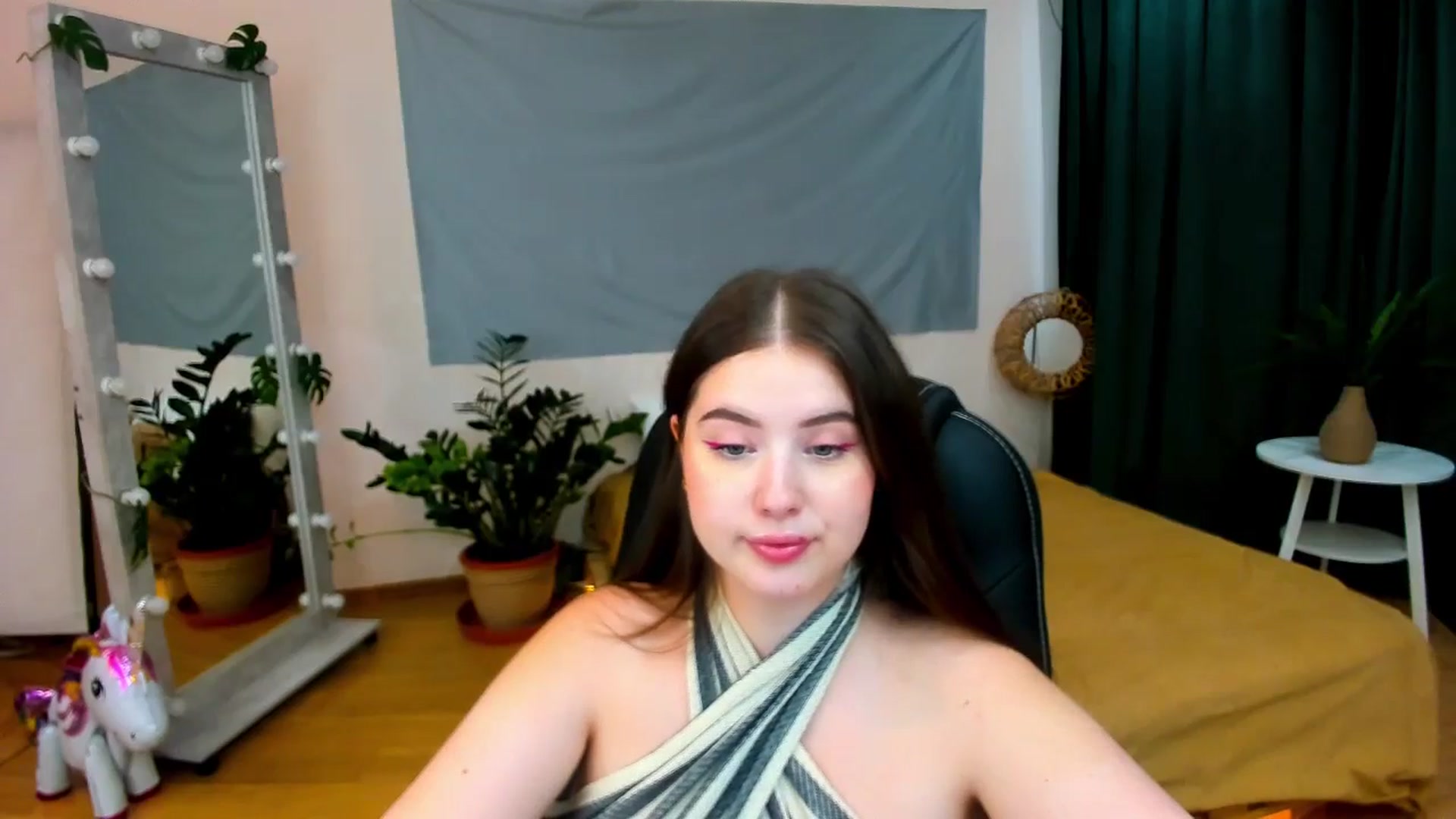 Gallery image thumbnail from AdmireMyEyes's myfreecams stream on, 07/19/2024, 09:53 image 20 of 20